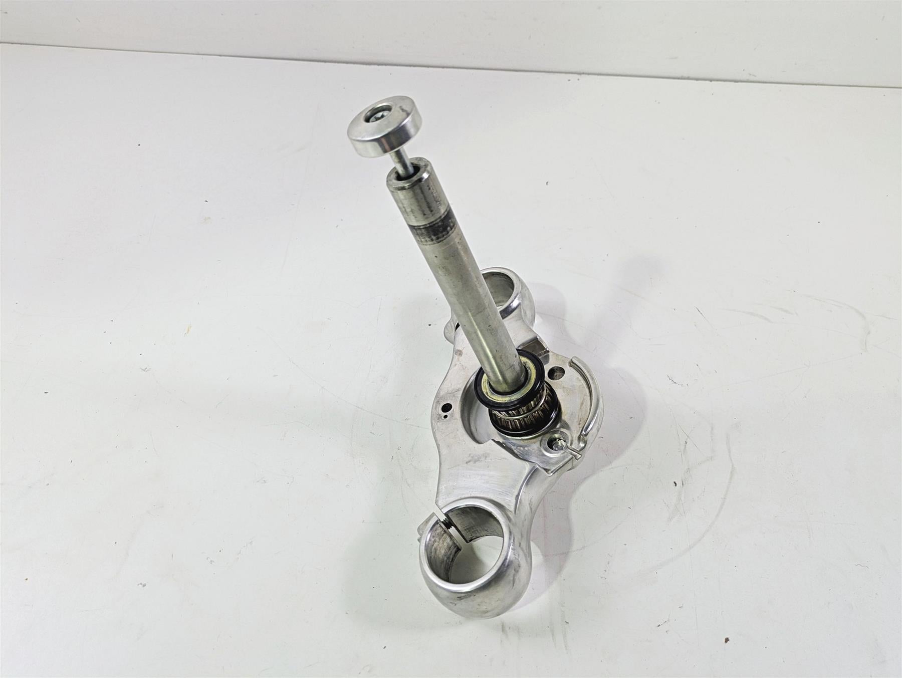 2020 Harley Softail FXST Standard Lower Triple Tree Steering Clamp 45900299 {{ shop.shopifyCountryName }} - Mototech271