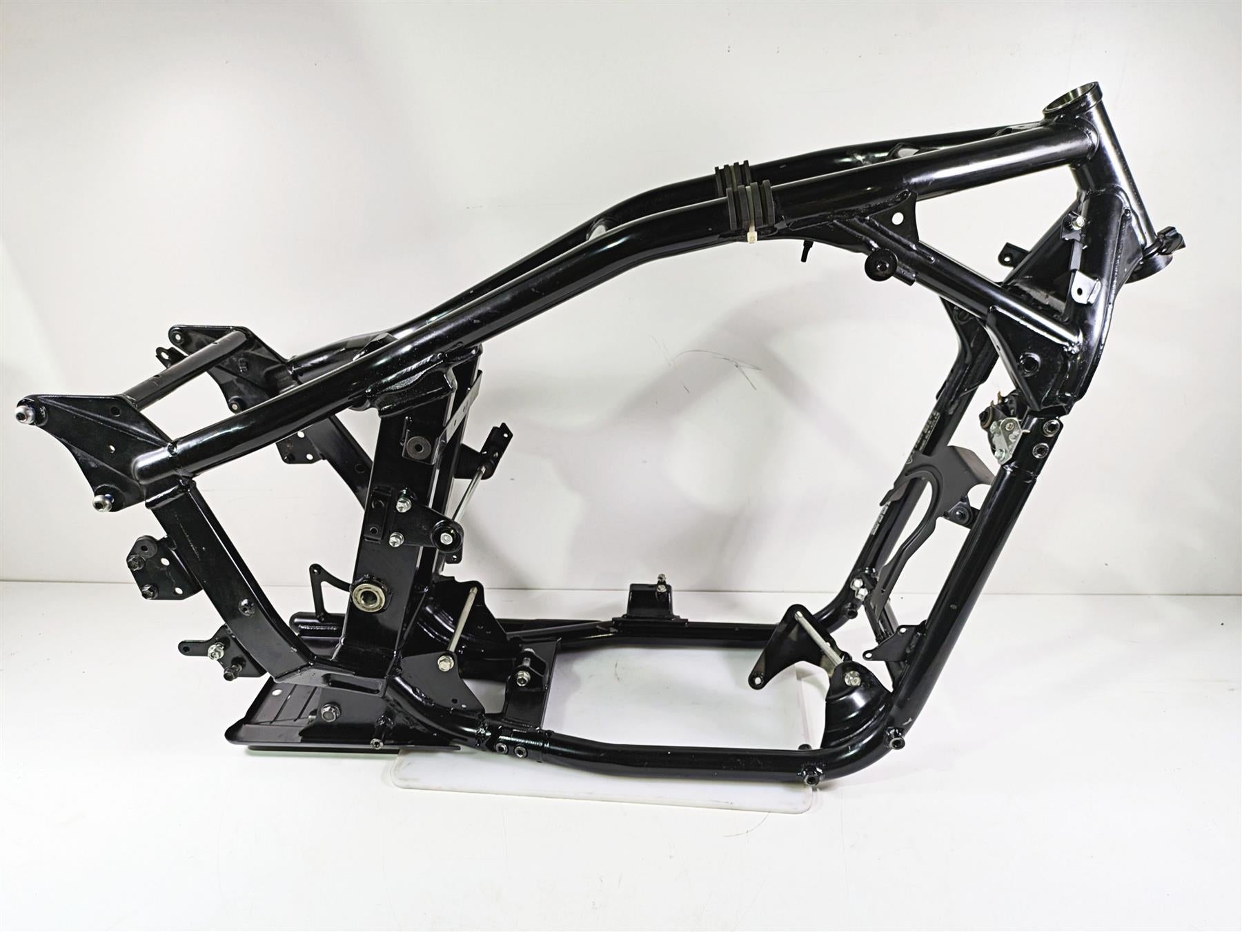 2016 Suzuki M109R VZR1800 Boulevard Frame & Rear Inner Fender With Salvage Texas Title 41100-48G40 {{ shop.shopifyCountryName }} - Mototech271