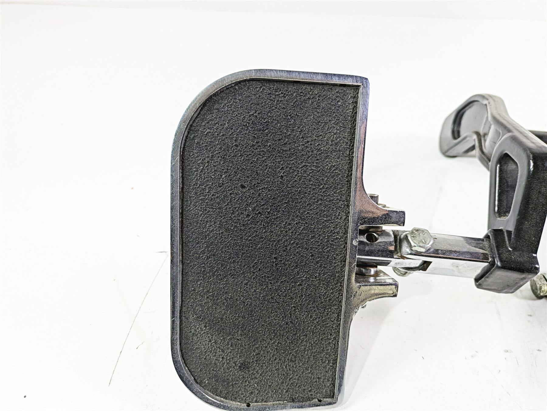 2002 Harley Dyna FXDL Low Rider Rear Passenger Floorboard + Mount 52740-02 {{ shop.shopifyCountryName }} - Mototech271