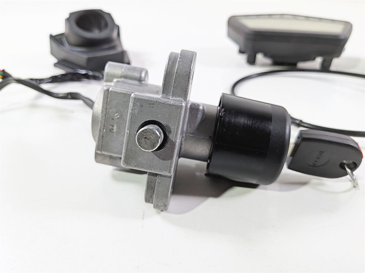 2016 Ducati Hypermotard 939 SP Speedometer Ignition Switch Key Set 11k 40611222B-Mototech271
