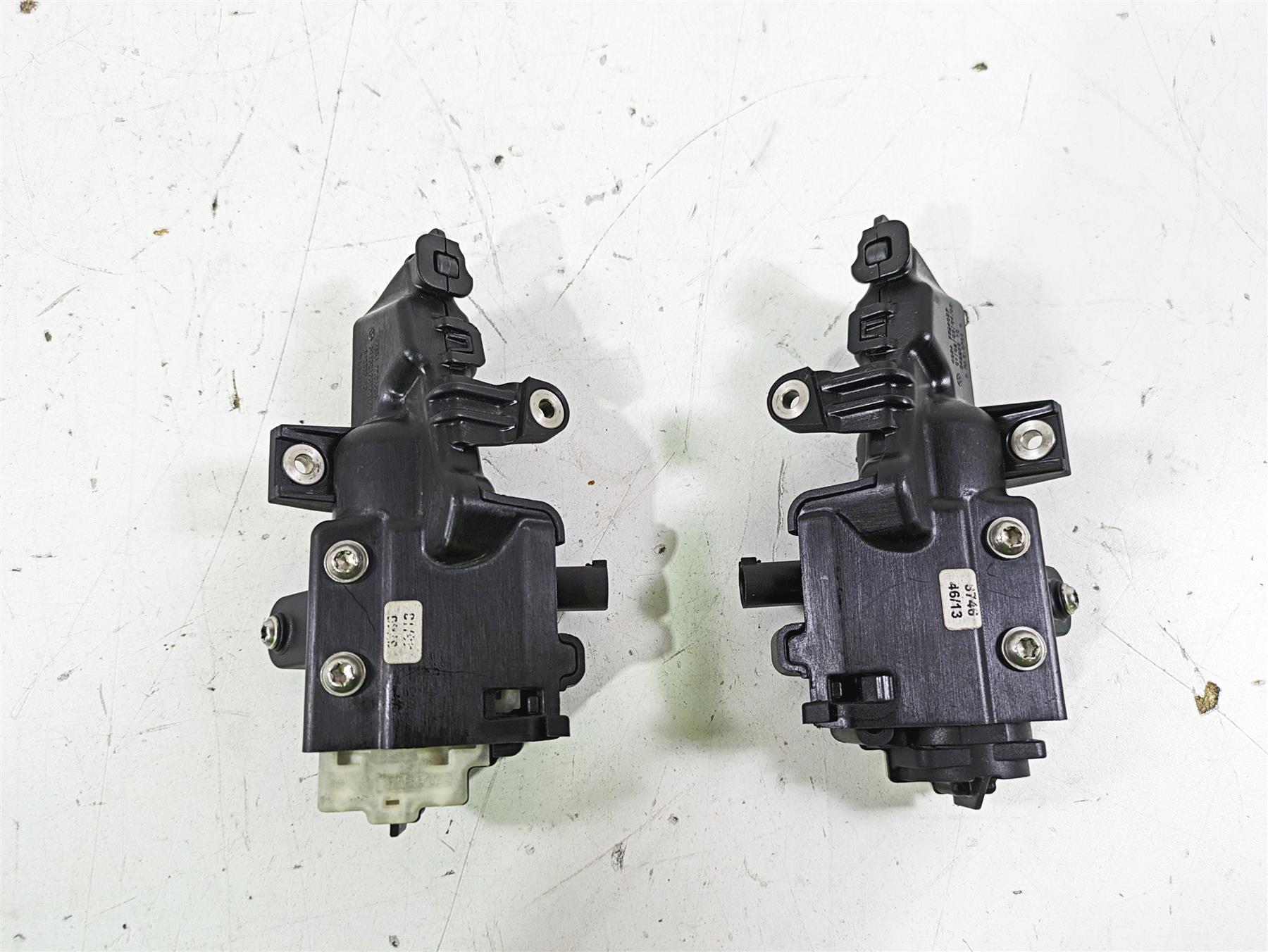 2014 BMW R1200 RT RTW K52 Saddlebag Bag Lock Actuator Set 46647724037 {{ shop.shopifyCountryName }} - Mototech271