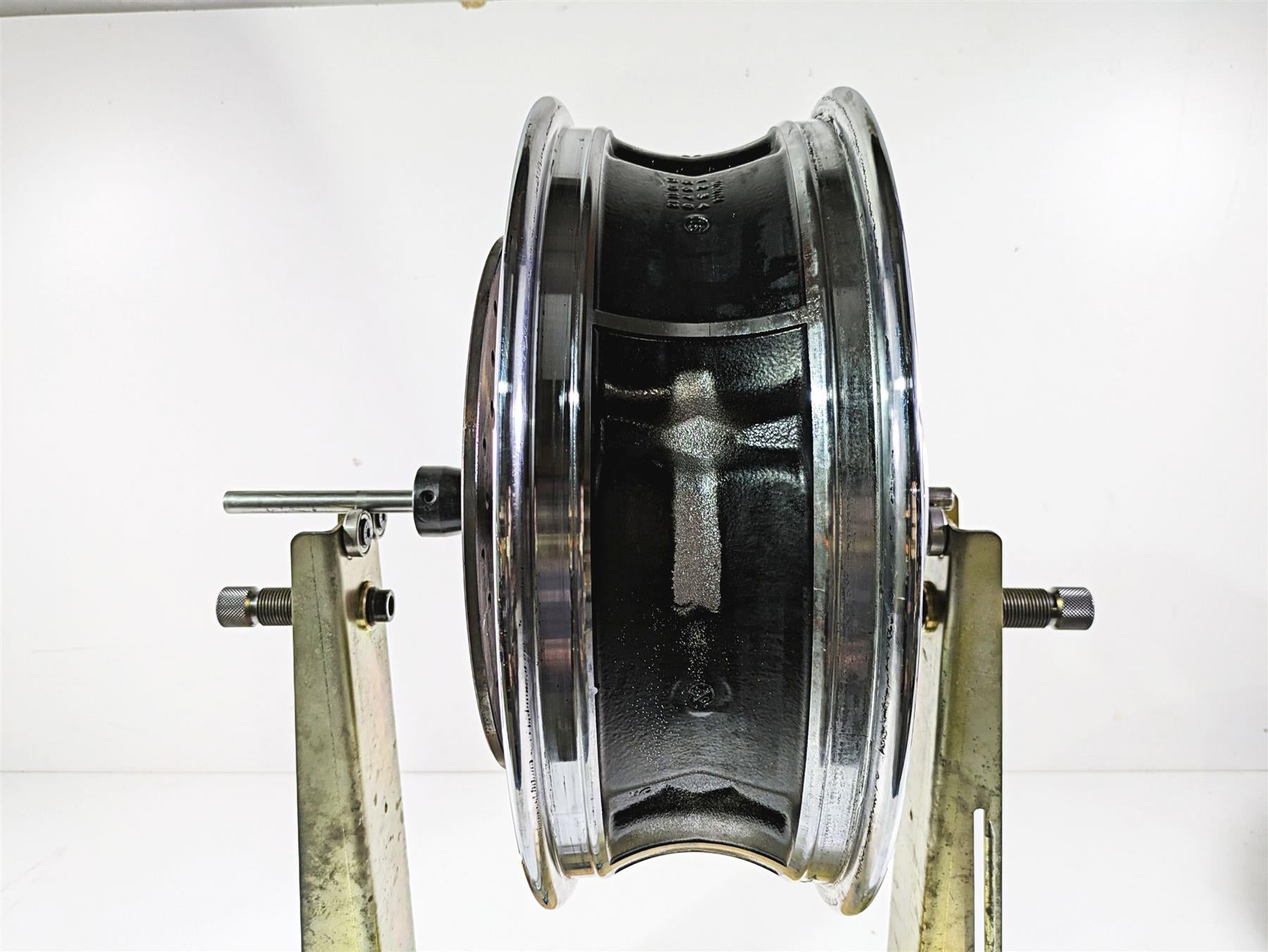 2017 Harley Touring FLHTKSE CVO E-Glide 16x5 Rear Wheel 7-Spk Slicer 40900458 {{ shop.shopifyCountryName }} - Mototech271