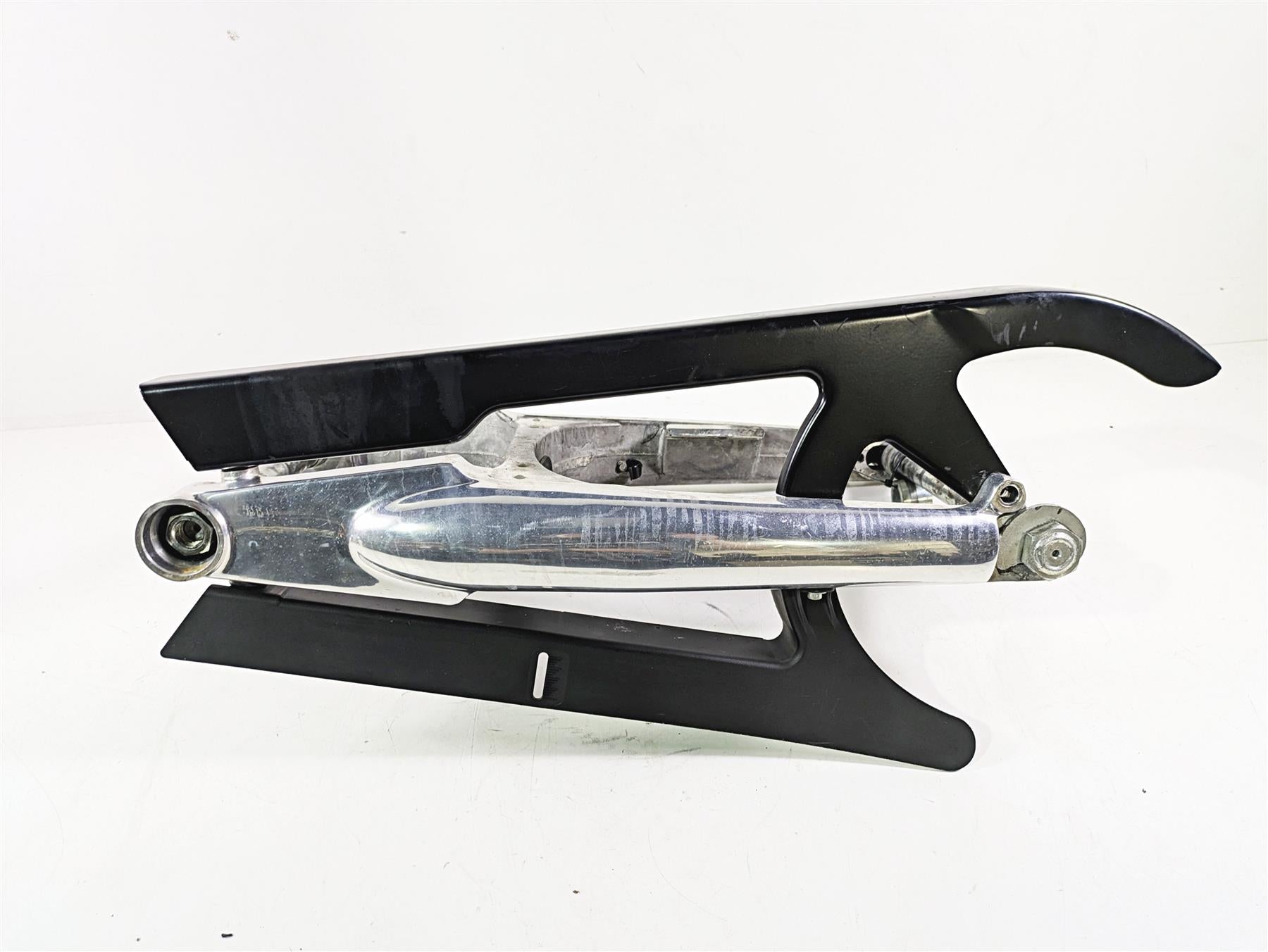 2006 Harley VRSCR Street V-Rod Rear Swingarm & Guards 48372-05 {{ shop.shopifyCountryName }} - Mototech271