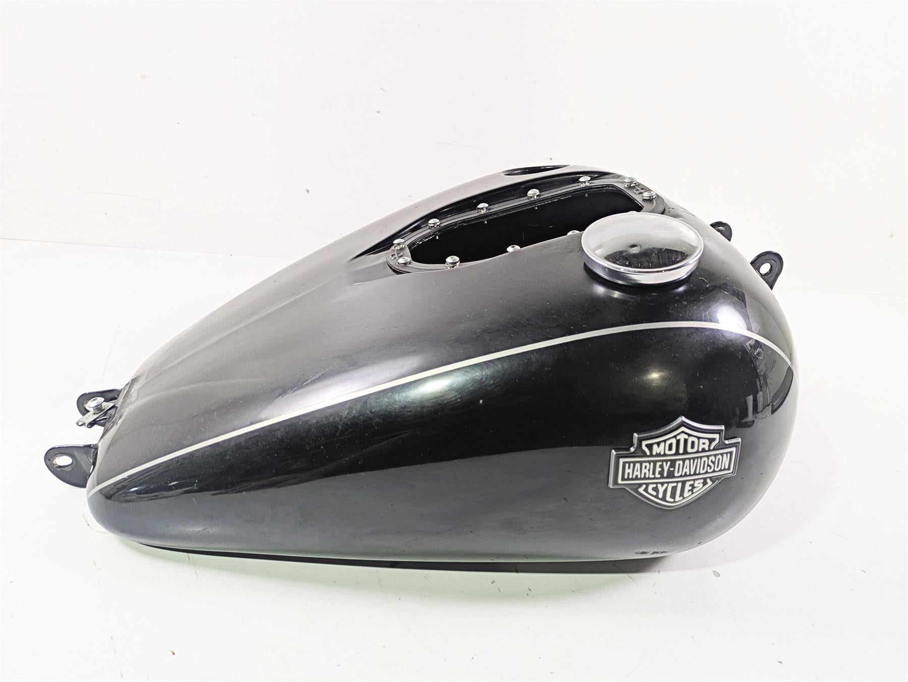 2016 Harley FXDWG Dyna Wide Glide Fuel Gas Petrol Tank - No Dent 61000707 {{ shop.shopifyCountryName }} - Mototech271