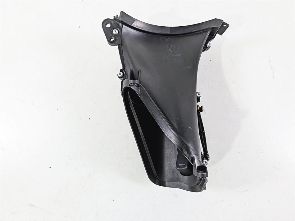 2015 Harley Touring FLTRUSE CVO Road Glide Right Air Duct Vent Ram 29200071-Mototech271