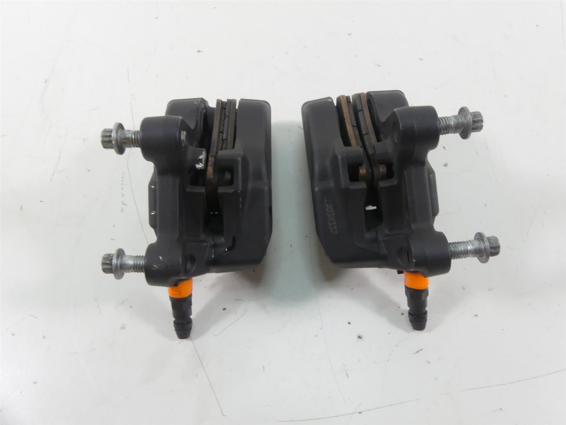 2013 Harley Davidson VRSCF Muscle Front Brake Caliper Set 44731-08 44732-08 {{ shop.shopifyCountryName }} - Mototech271