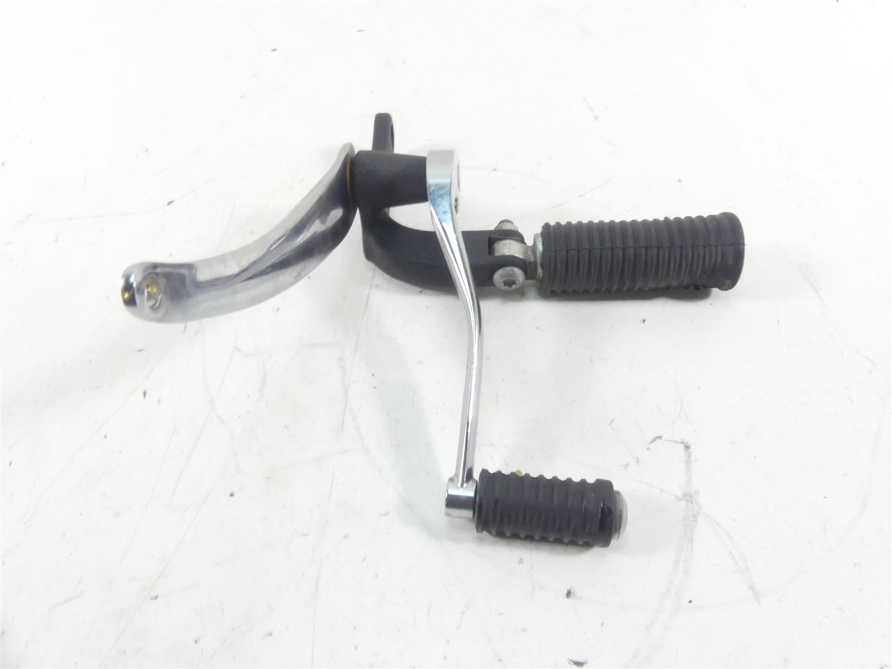 2015 Harley FXDF Dyna Fat Bob Front Left Fw Foot Peg + Shift Lever 33693-03 {{ shop.shopifyCountryName }} - Mototech271