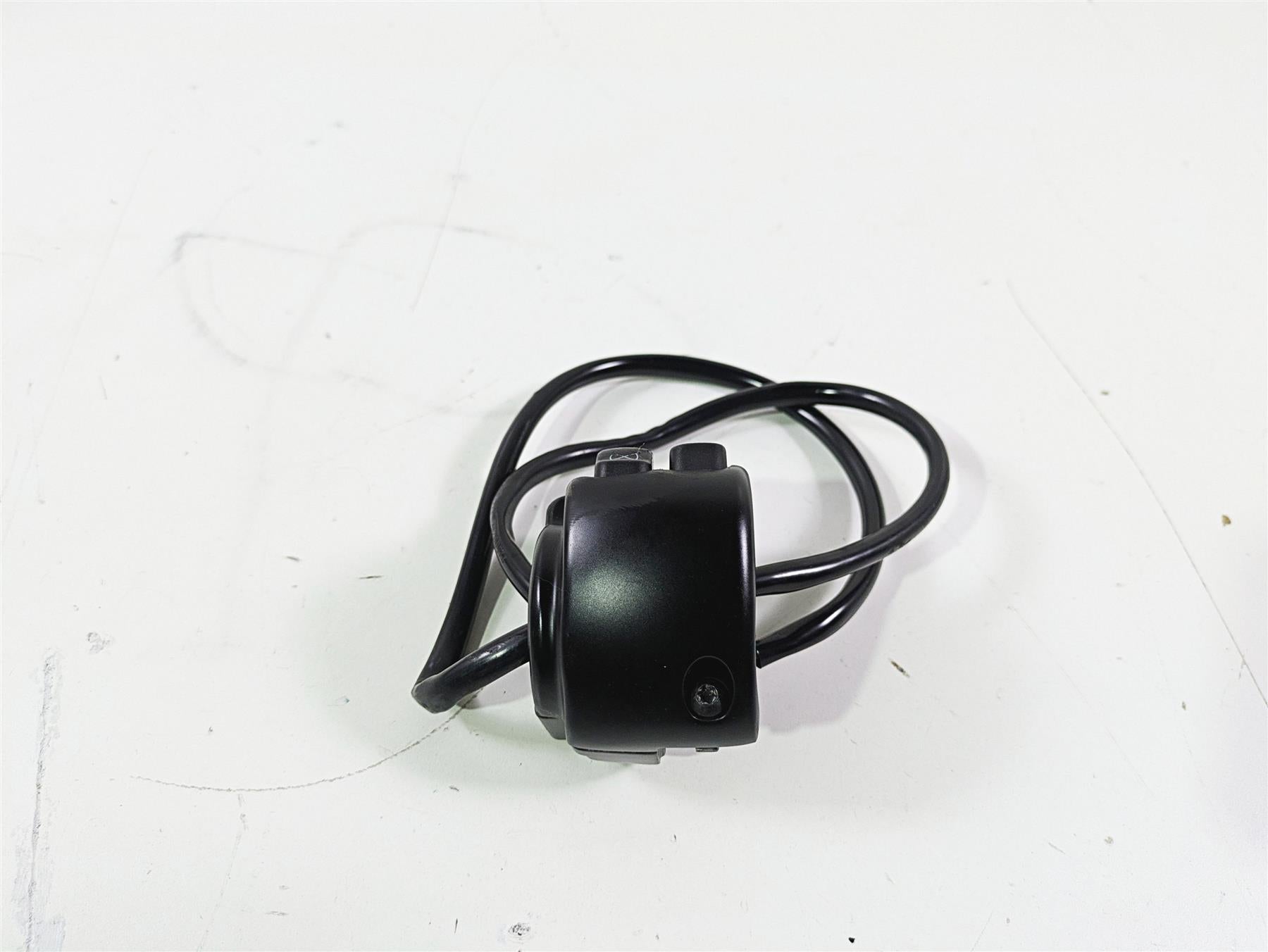 2017 Harley FLS Softail Slim Right Hand Start Stop Control Switch 71500297 {{ shop.shopifyCountryName }} - Mototech271