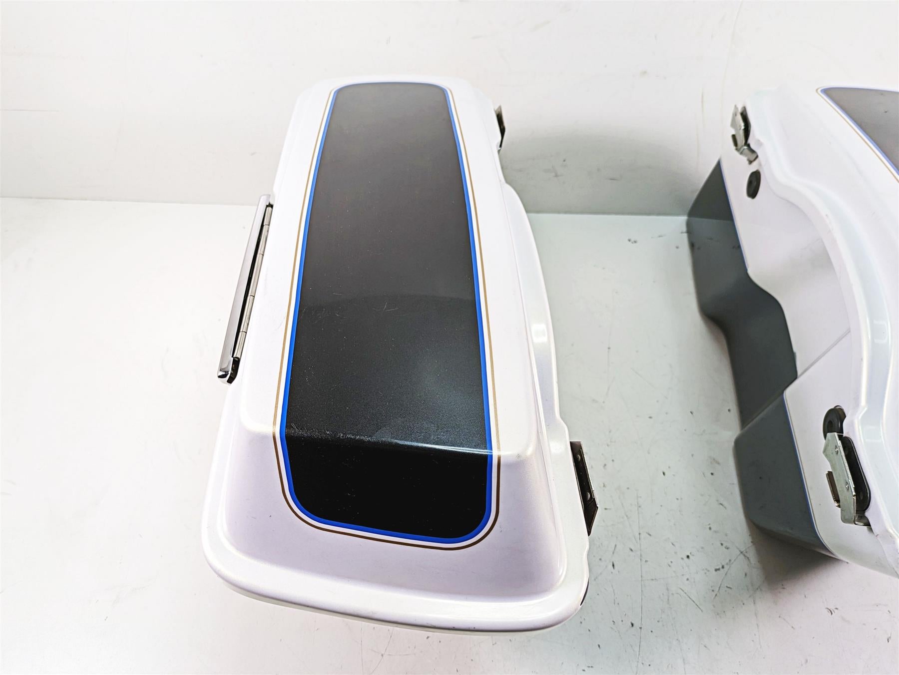 2008 Harley FLHTCU Electra Glide Left Right Saddlebag Saddle Bag Set 90752-93 {{ shop.shopifyCountryName }} - Mototech271