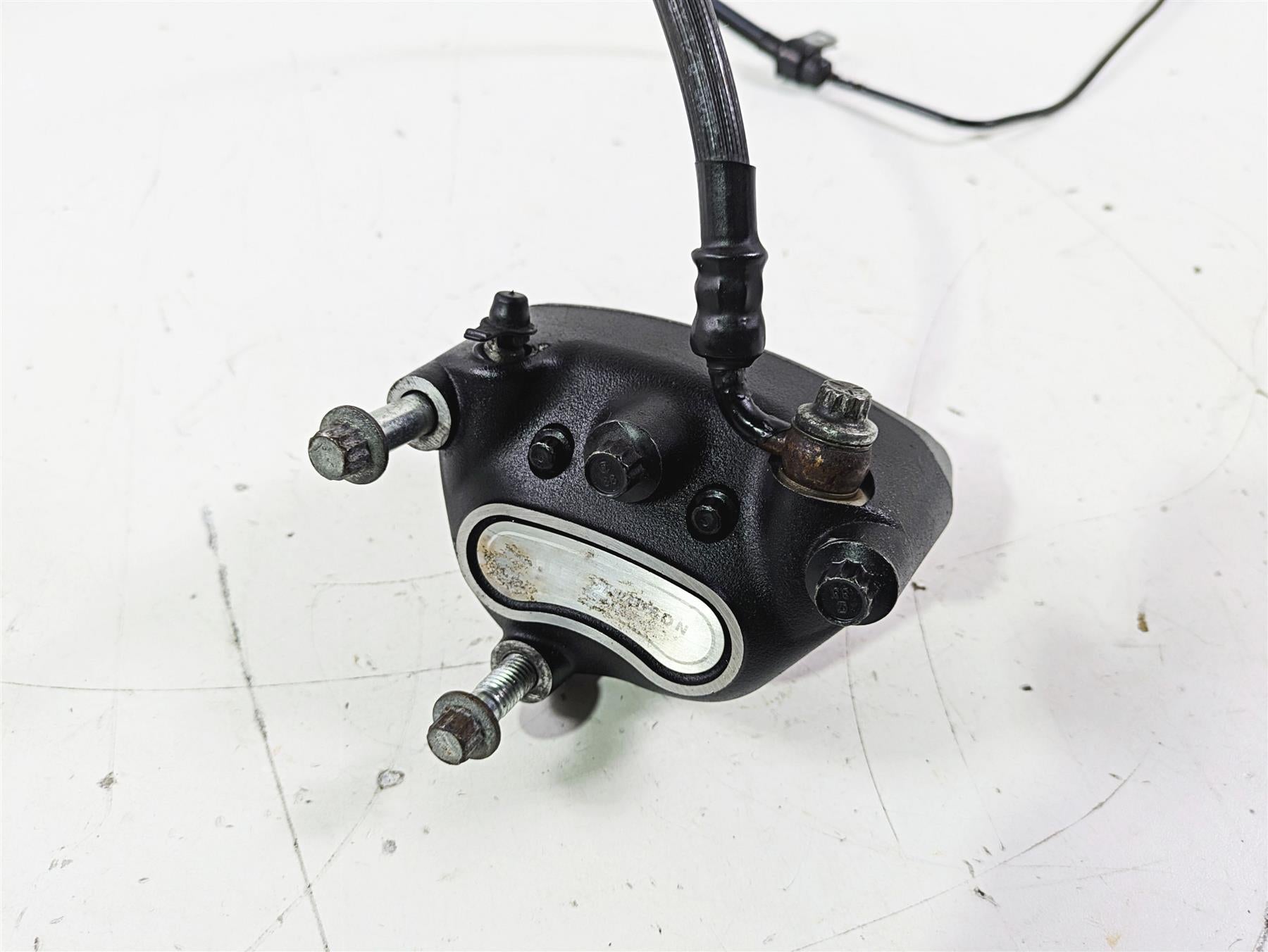 2007 Harley FXDWG Dyna Wide Glide Front Brake Caliper + Line 44046-00D {{ shop.shopifyCountryName }} - Mototech271