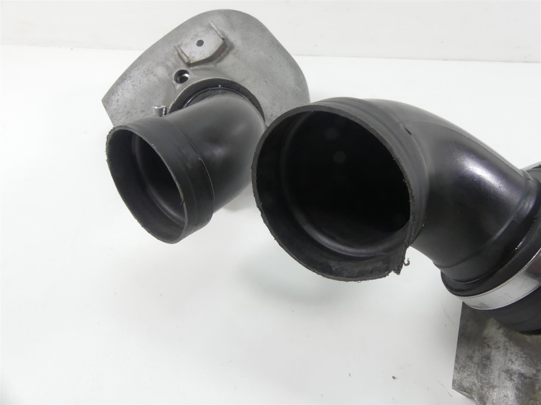 1978 BMW R100 S (2474) Air Box Cover Housing Tubes Intake Set 1253719 1253722 {{ shop.shopifyCountryName }} - Mototech271