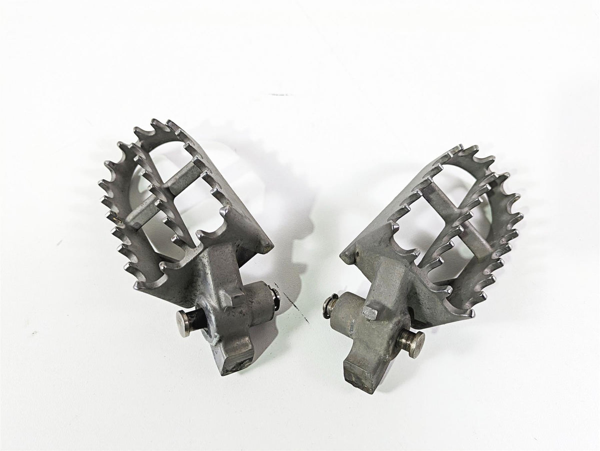 2006 BMW R1200GS K255 Adv Front Footpeg Rest Set 46717694557 {{ shop.shopifyCountryName }} - Mototech271