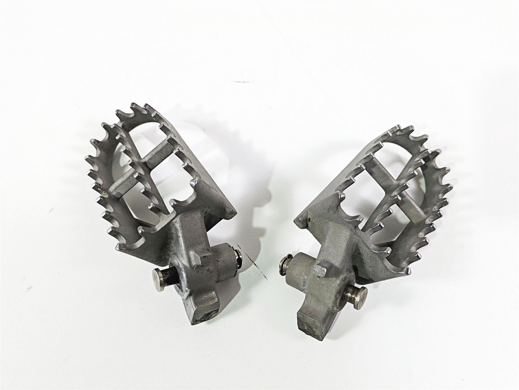 2006 BMW R1200GS K255 Adv Front Footpeg Rest Set 46717694557 {{ shop.shopifyCountryName }} - Mototech271