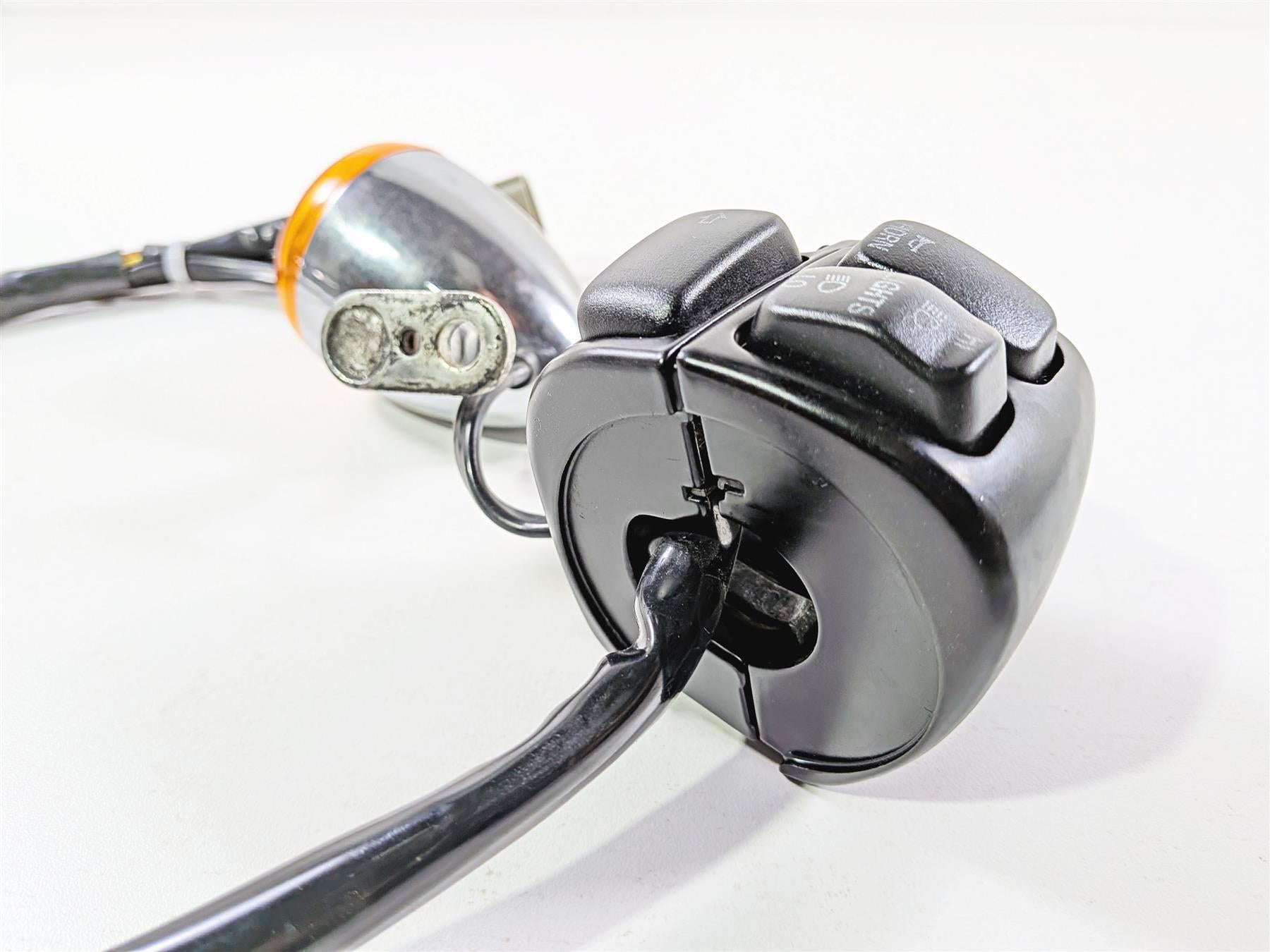 2009 Harley FXCWC Softail Rocker Left Hand Control Switch Turn Signal 71682-06 {{ shop.shopifyCountryName }} - Mototech271