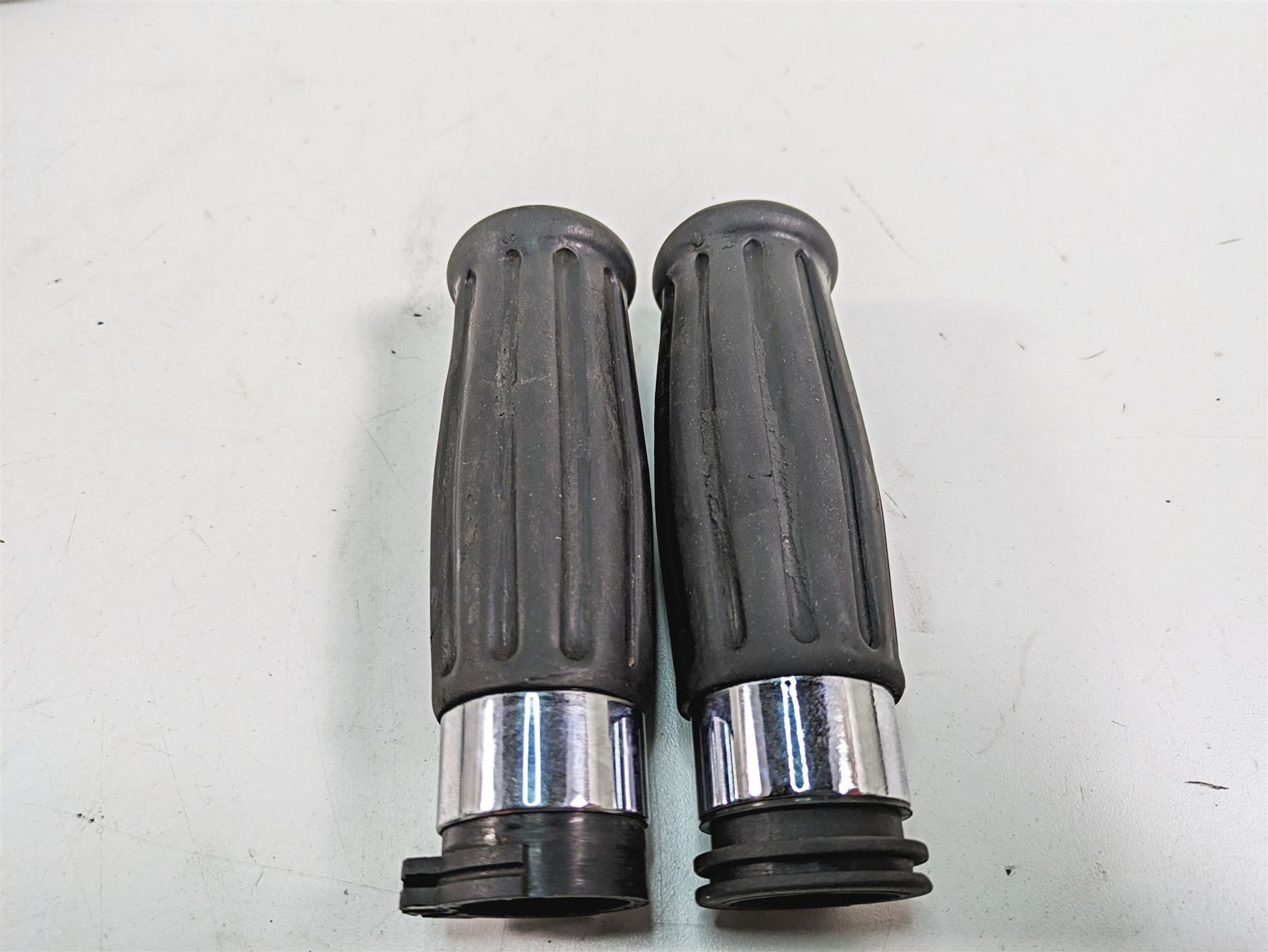 2009 Harley Softail FLSTSB Cross Bones Right Hand Start Control Switch 71684-06 {{ shop.shopifyCountryName }} - Mototech271