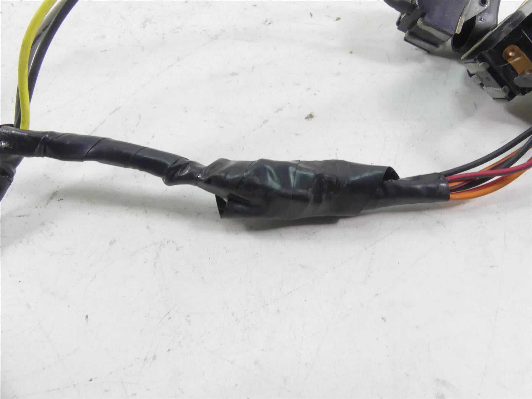 2005 Harley Touring CVO FLHTCSE Electra Glide Cruise Acc Spot Auxiliary Switch {{ shop.shopifyCountryName }} - Mototech271