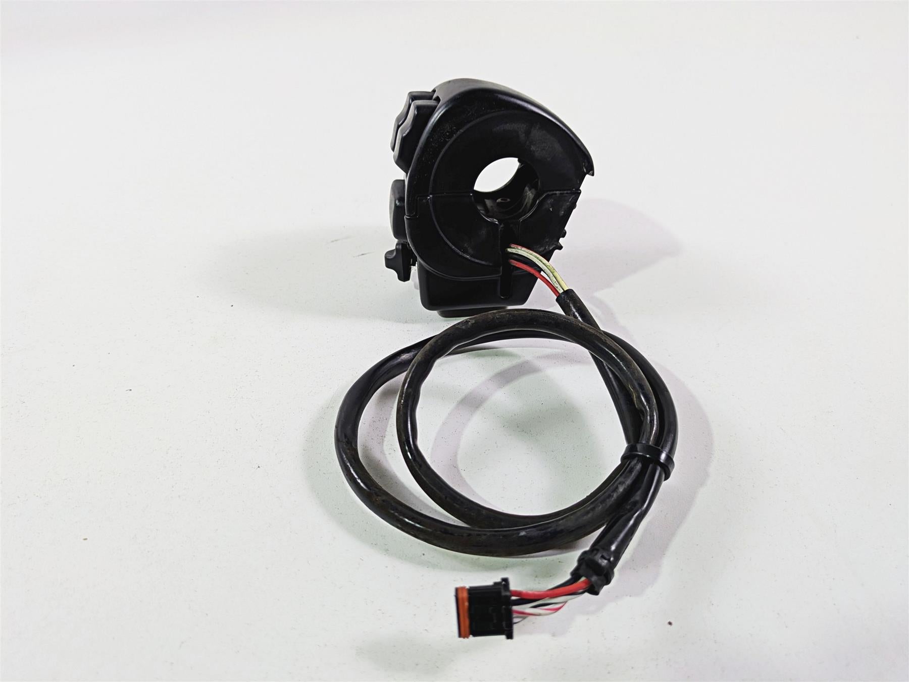 2018 Harley FLHCS Softail Heritage 115th Left Hand Control Switch 71500470 {{ shop.shopifyCountryName }} - Mototech271