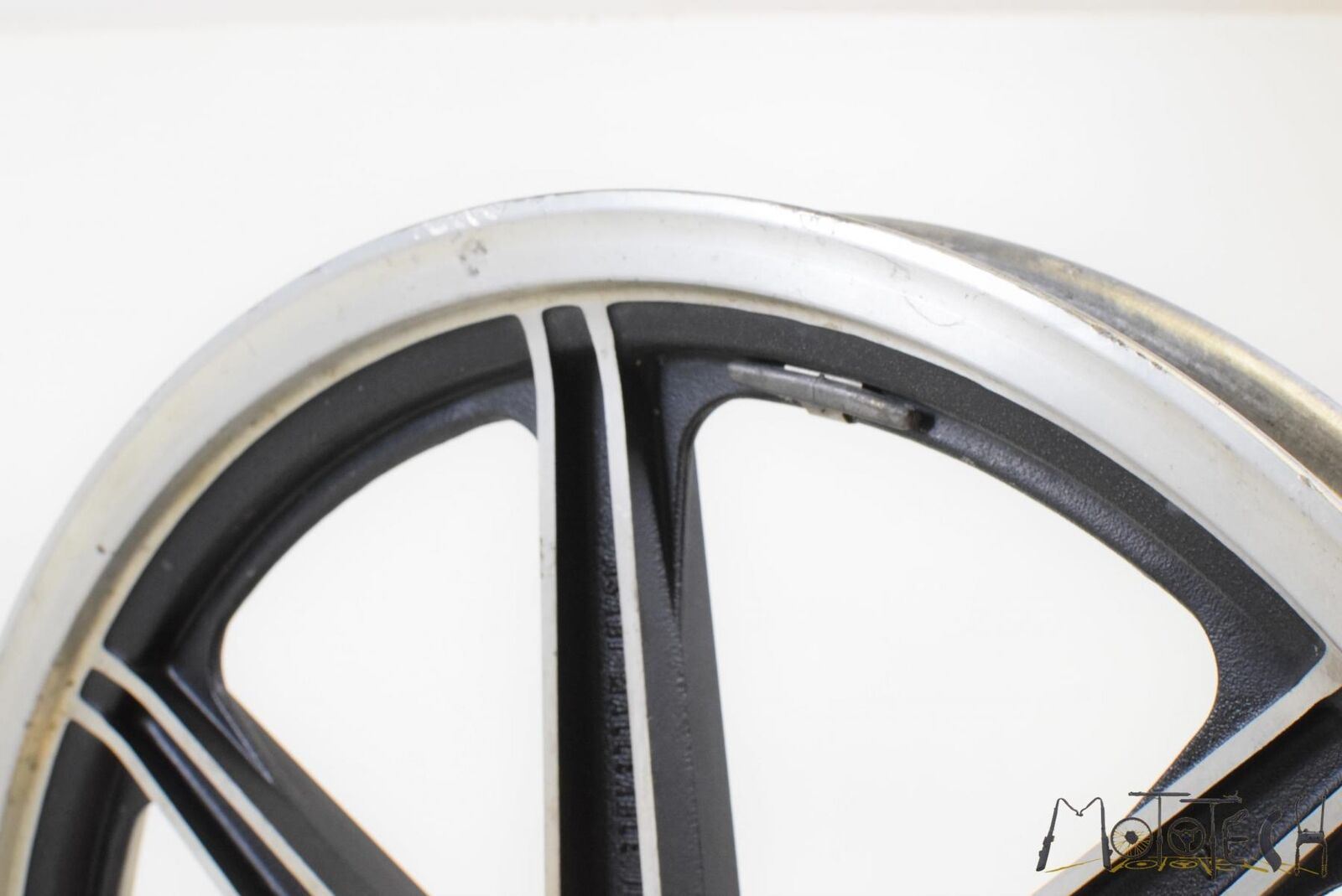 1980 Yamaha XS1100SG XS1100 SG Front 19x1.85 Wheel Rim STRAIGHT 5MT-25398-00-00 {{ shop.shopifyCountryName }} - Mototech271