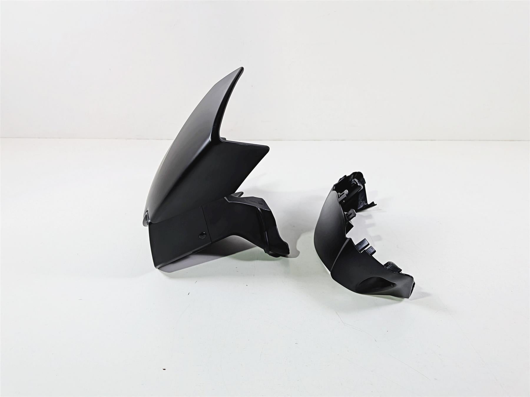 2019 Triumph Speed Triple RS 1050 Front Visor Fly Screen & Air Inlet T2303582 {{ shop.shopifyCountryName }} - Mototech271