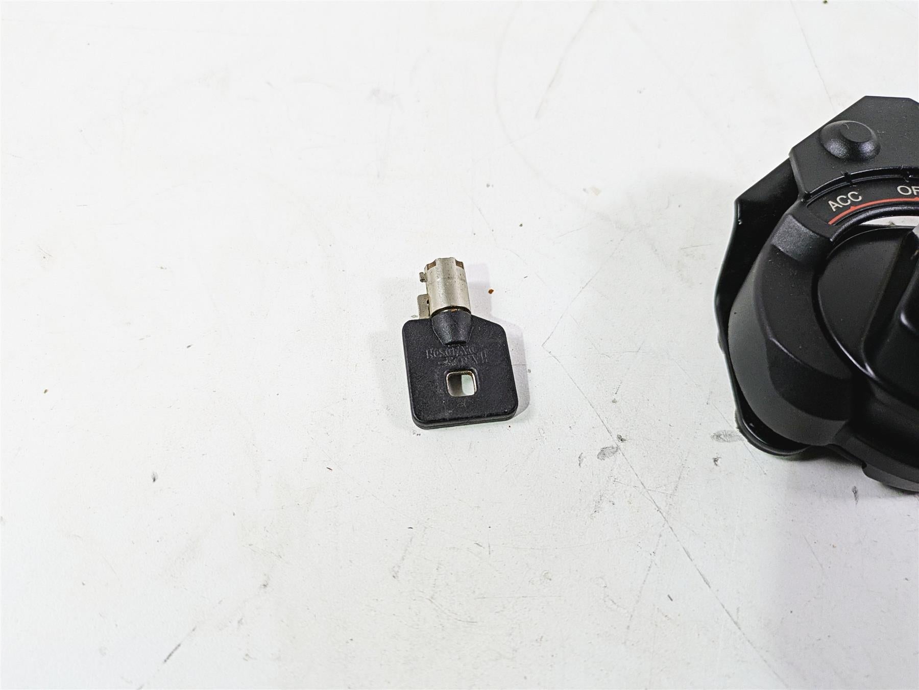 2010 Harley VRSCF Muscle Rod Ignition Switch Key Steering Lock Set 70020-05 {{ shop.shopifyCountryName }} - Mototech271