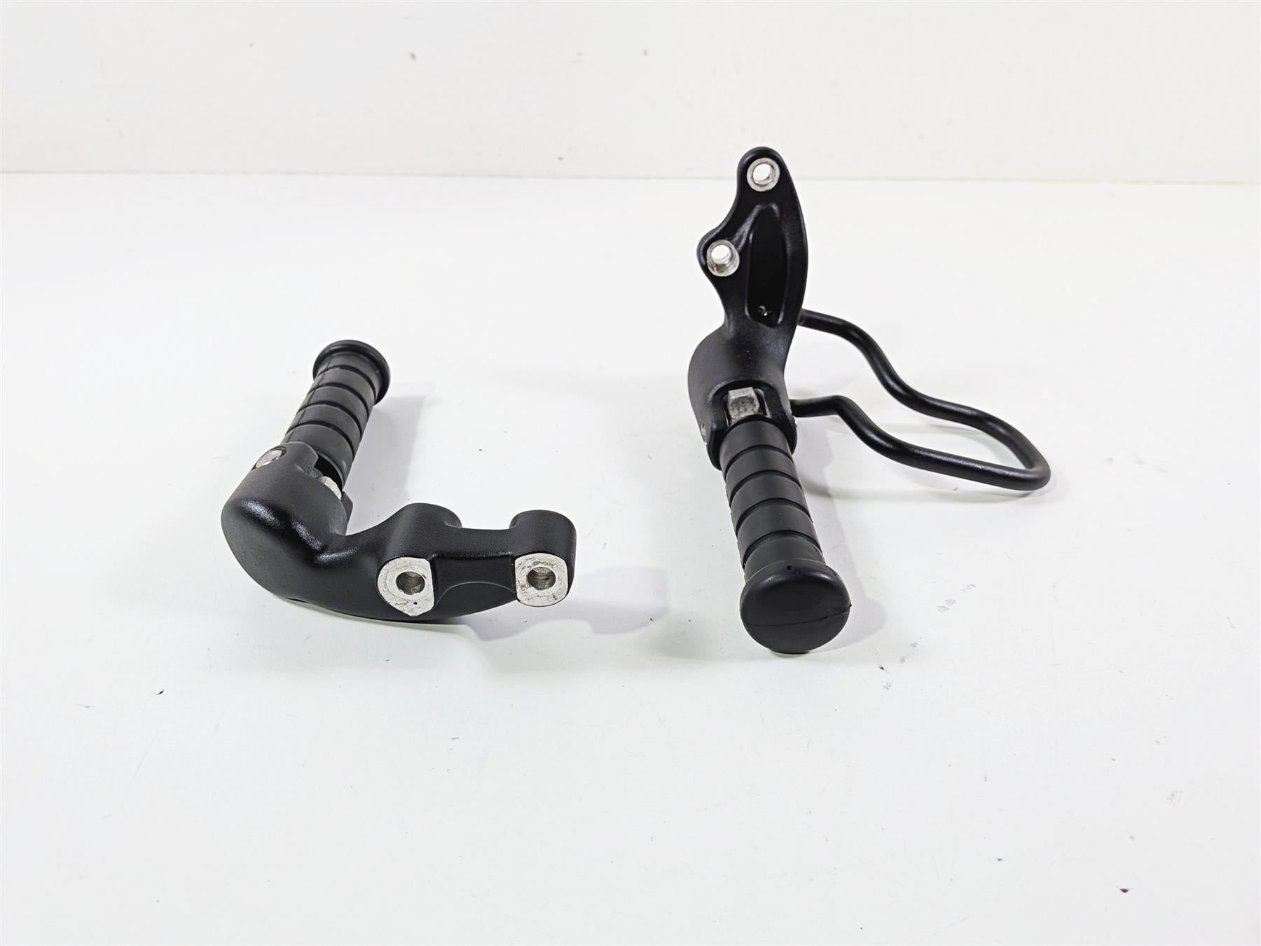 2021 Indian Scout 1200 Rear Passenger Footpeg Set & Mounts 5140827 5139801 {{ shop.shopifyCountryName }} - Mototech271