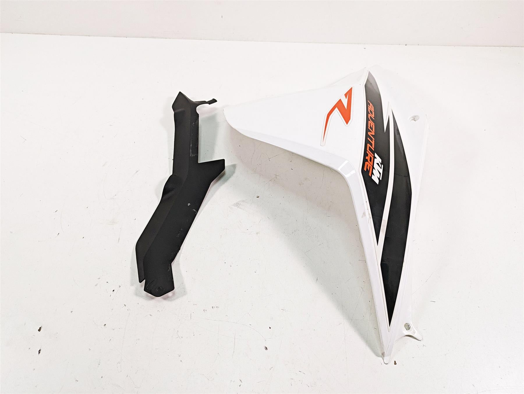2018 KTM 1090 Adventure R Left Side Fuel Tank Fairing Cover Cowl 60308050000 {{ shop.shopifyCountryName }} - Mototech271