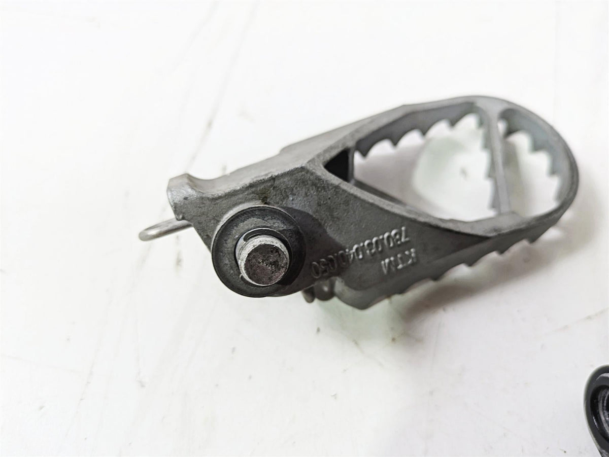 2022 KTM 1290 Super Adventure S Rider Footpeg Set & Clips & Bolts 61903040033 {{ shop.shopifyCountryName }} - Mototech271
