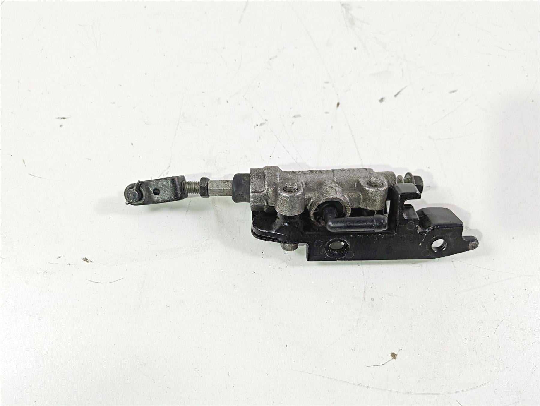 2008 Yamaha XVS1300 V-Star Tourer Rear Brake Master Cylinder 1/2 3D8-2583V-00-00 {{ shop.shopifyCountryName }} - Mototech271