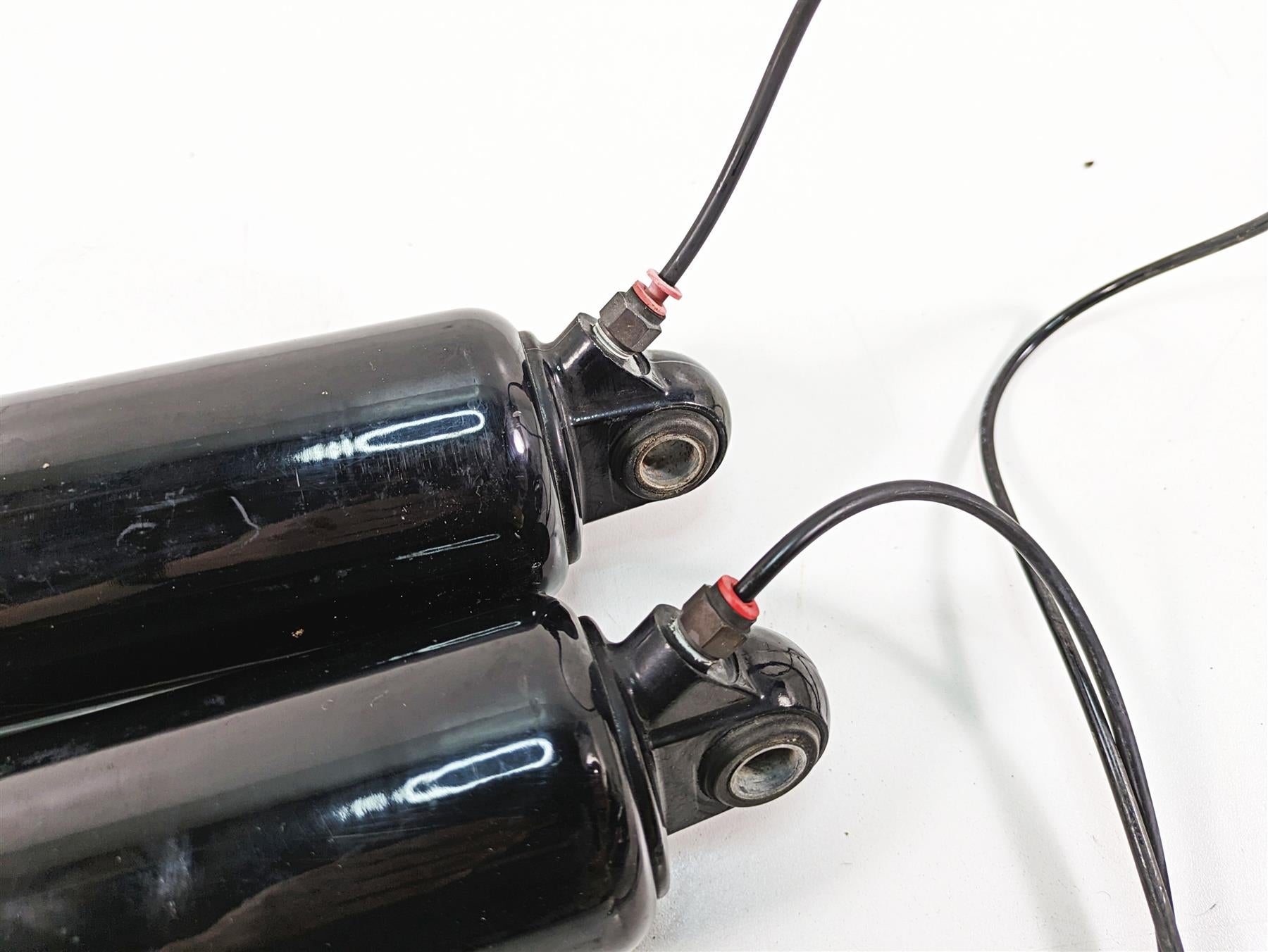 2006 Harley Touring FLHXI Street Glide Rear 12" Air Shock Damper Set 54662-02A {{ shop.shopifyCountryName }} - Mototech271