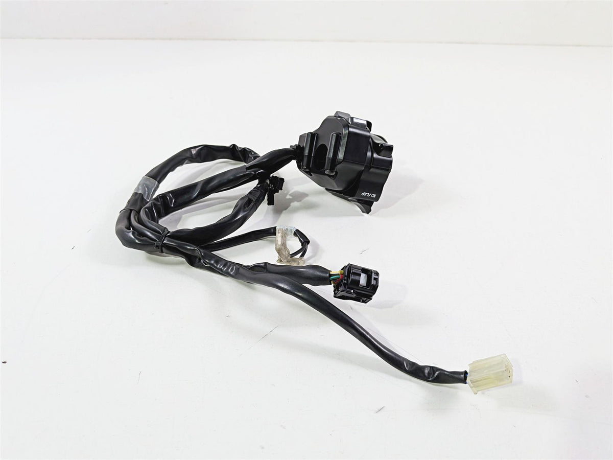 2024 Yamaha YZF R1 RN65 Left Hand Control Switch - Read B3L-83969-01-00 {{ shop.shopifyCountryName }} - Mototech271