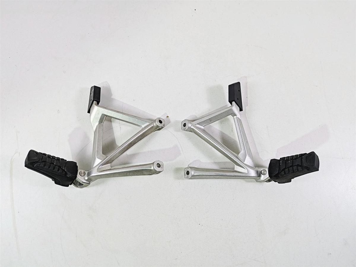 2017 BMW R1200 GS K50 Rear Passenger Footpeg Set 46718528793 46718528794 {{ shop.shopifyCountryName }} - Mototech271