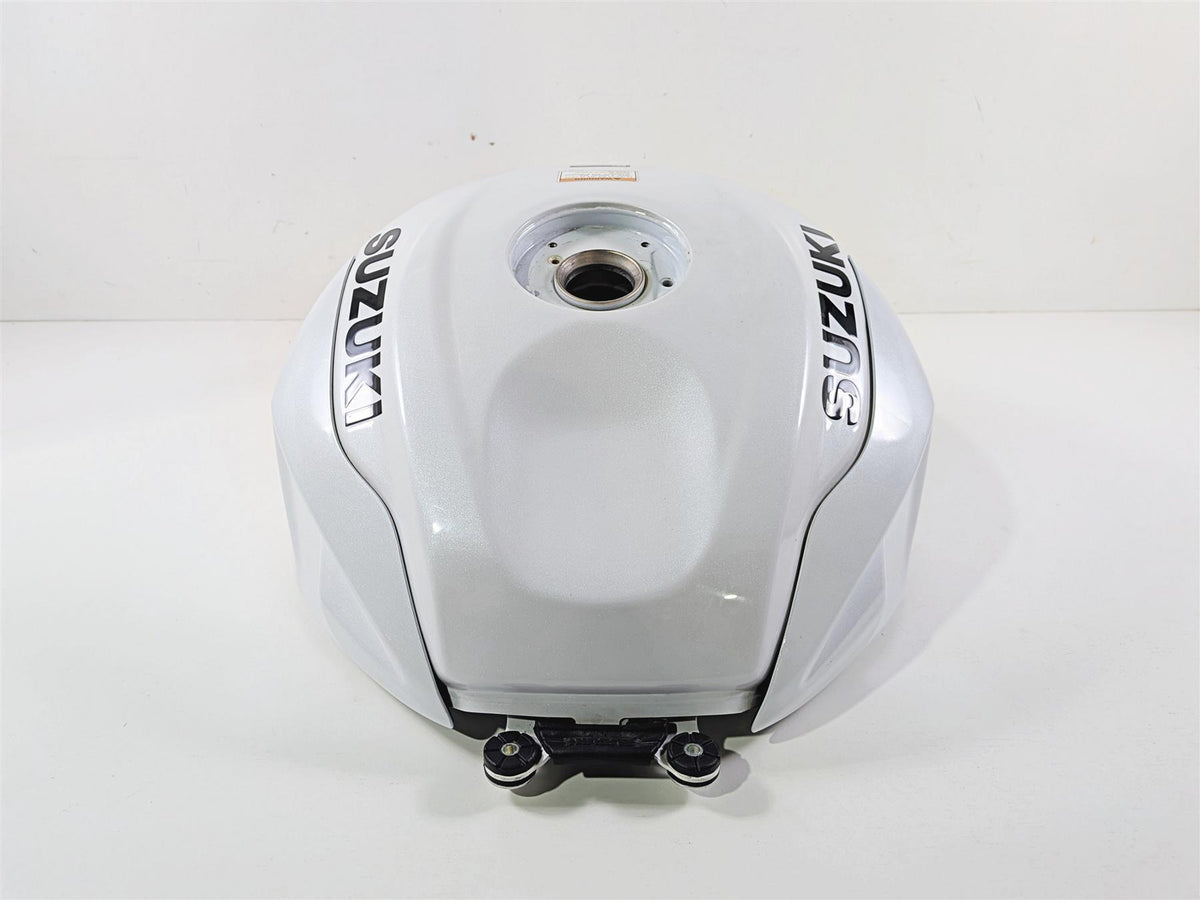 2024 Suzuki GSXR600 Fuel Gas Petrol Tank & Covers White - Nice 44100-14JJ0 {{ shop.shopifyCountryName }} - Mototech271