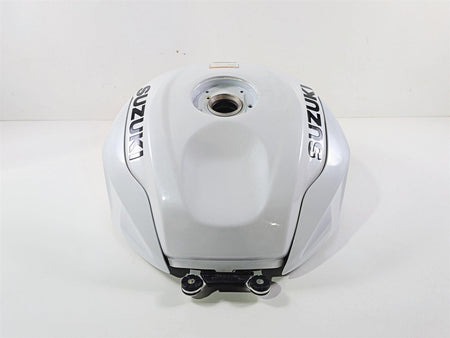 2024 Suzuki GSXR600 Fuel Gas Petrol Tank & Covers White - Nice 44100-14JJ0 {{ shop.shopifyCountryName }} - Mototech271