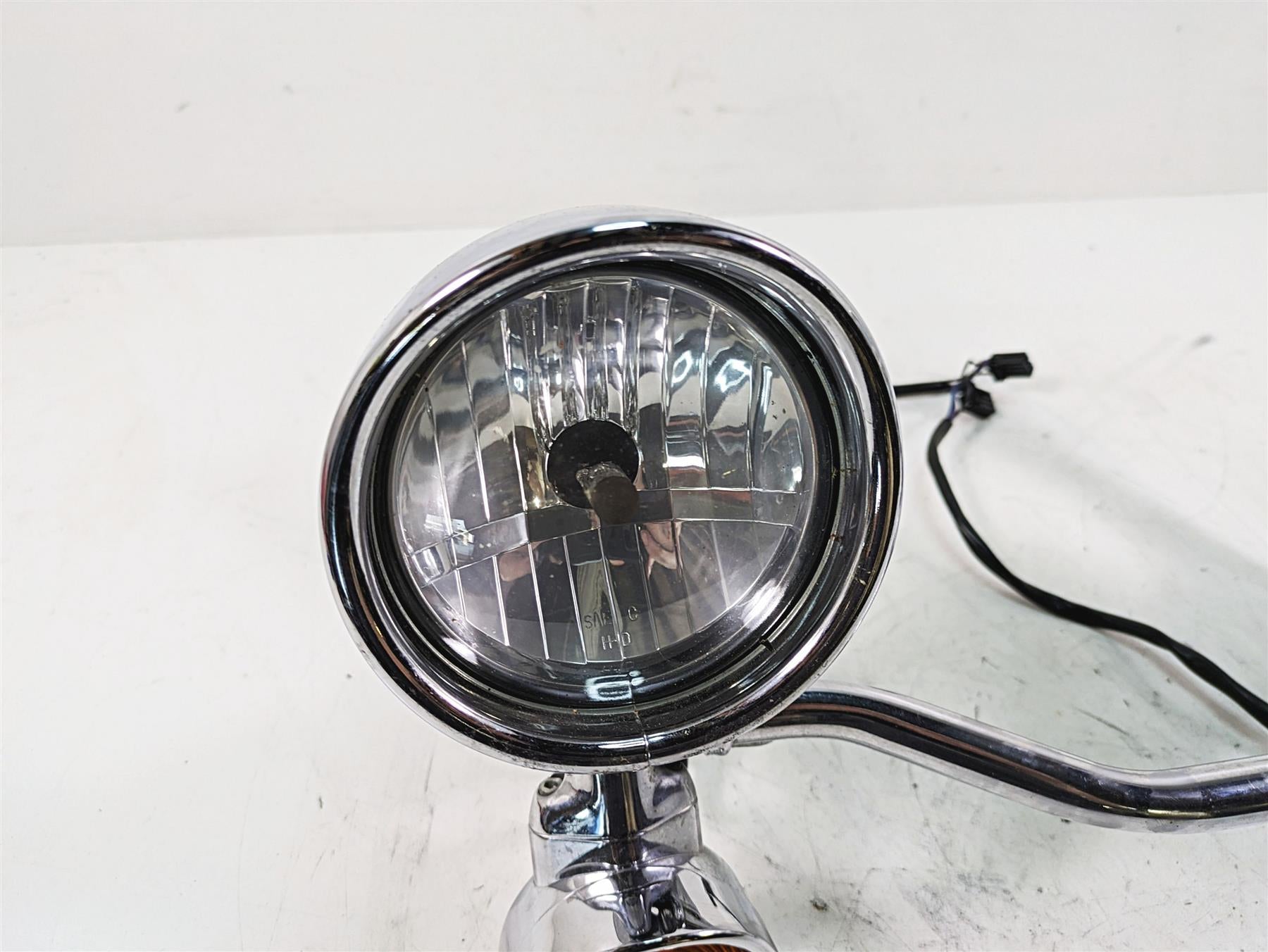 2010 Harley Touring FLHTCU Electra Glide Front Spot Light Blinker Bar 68712-94A {{ shop.shopifyCountryName }} - Mototech271