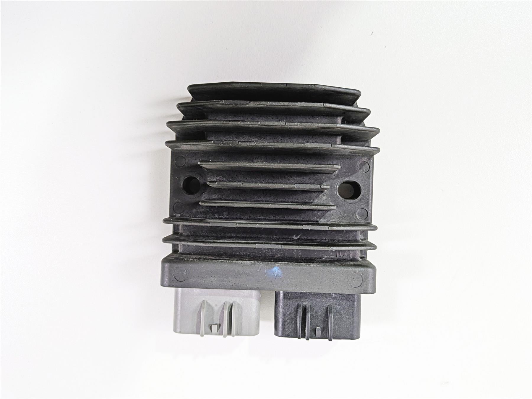 2024 Triumph Tiger 900 GT Rectifier Voltage Regulator FH027AA T1300675 {{ shop.shopifyCountryName }} - Mototech271
