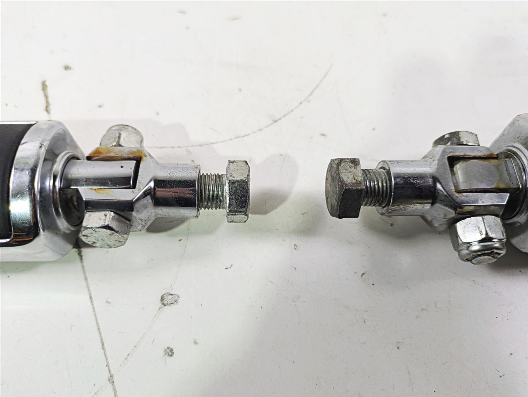 2004 Harley Softail FLSTF Fat Boy Willie G Skull Highway Foot Peg Set 50370-04 {{ shop.shopifyCountryName }} - Mototech271