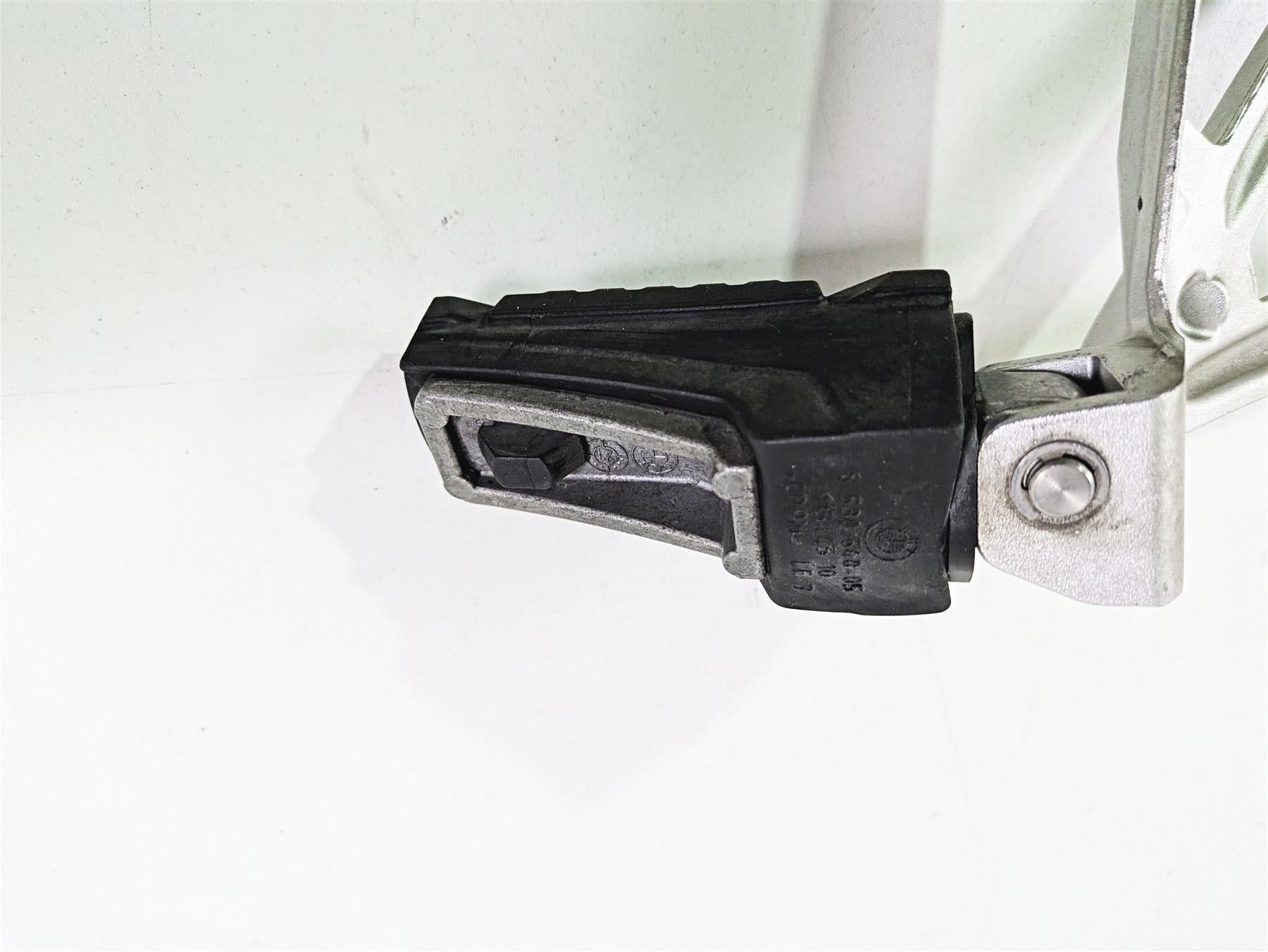 2017 BMW R1200 GS K50 Rear Passenger Footpeg Set 46718528793 46718528794 {{ shop.shopifyCountryName }} - Mototech271