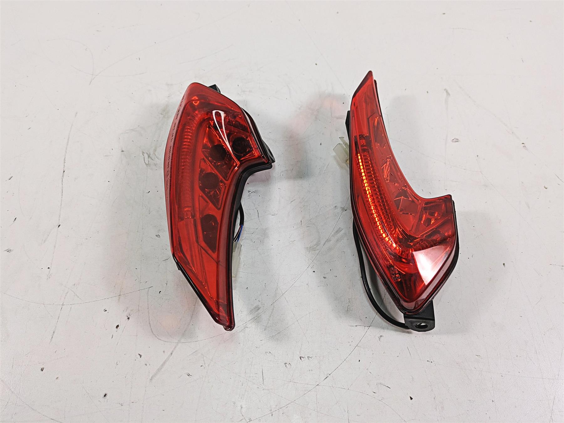 2017 Mv Agusta Dragster 800 Left Right Taillight Tail Lights 8000B8822 8000B8823 {{ shop.shopifyCountryName }} - Mototech271