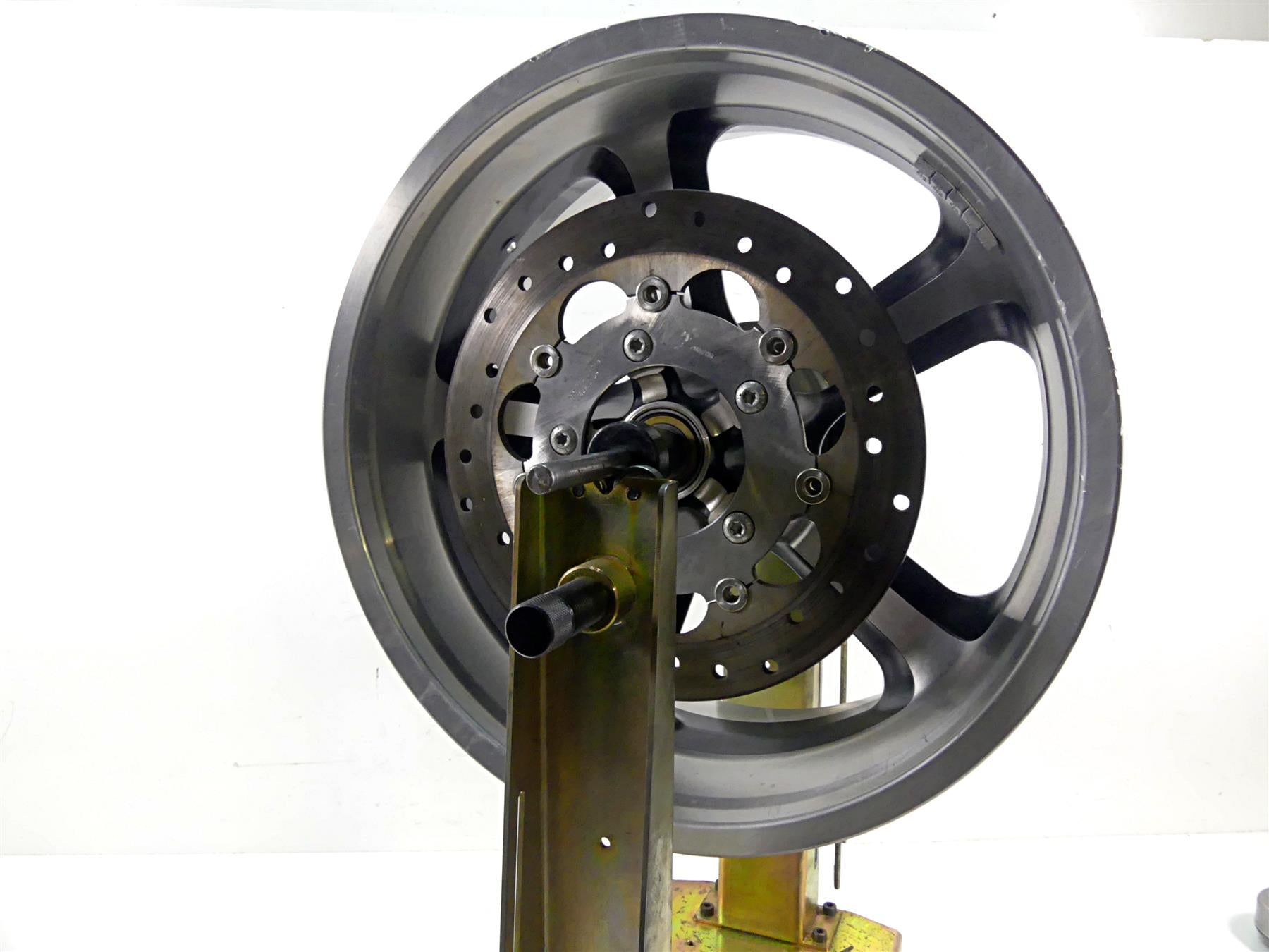 2015 Harley VRSCF Muscle V-Rod Straight Rear Wheel Rim 18x8 -Read 40900169 {{ shop.shopifyCountryName }} - Mototech271