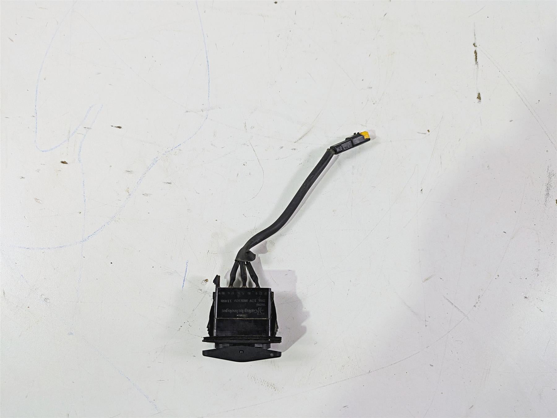 2013 Triumph Tiger 1215 Explorer Heated Seat Switch - Read T2505150 {{ shop.shopifyCountryName }} - Mototech271