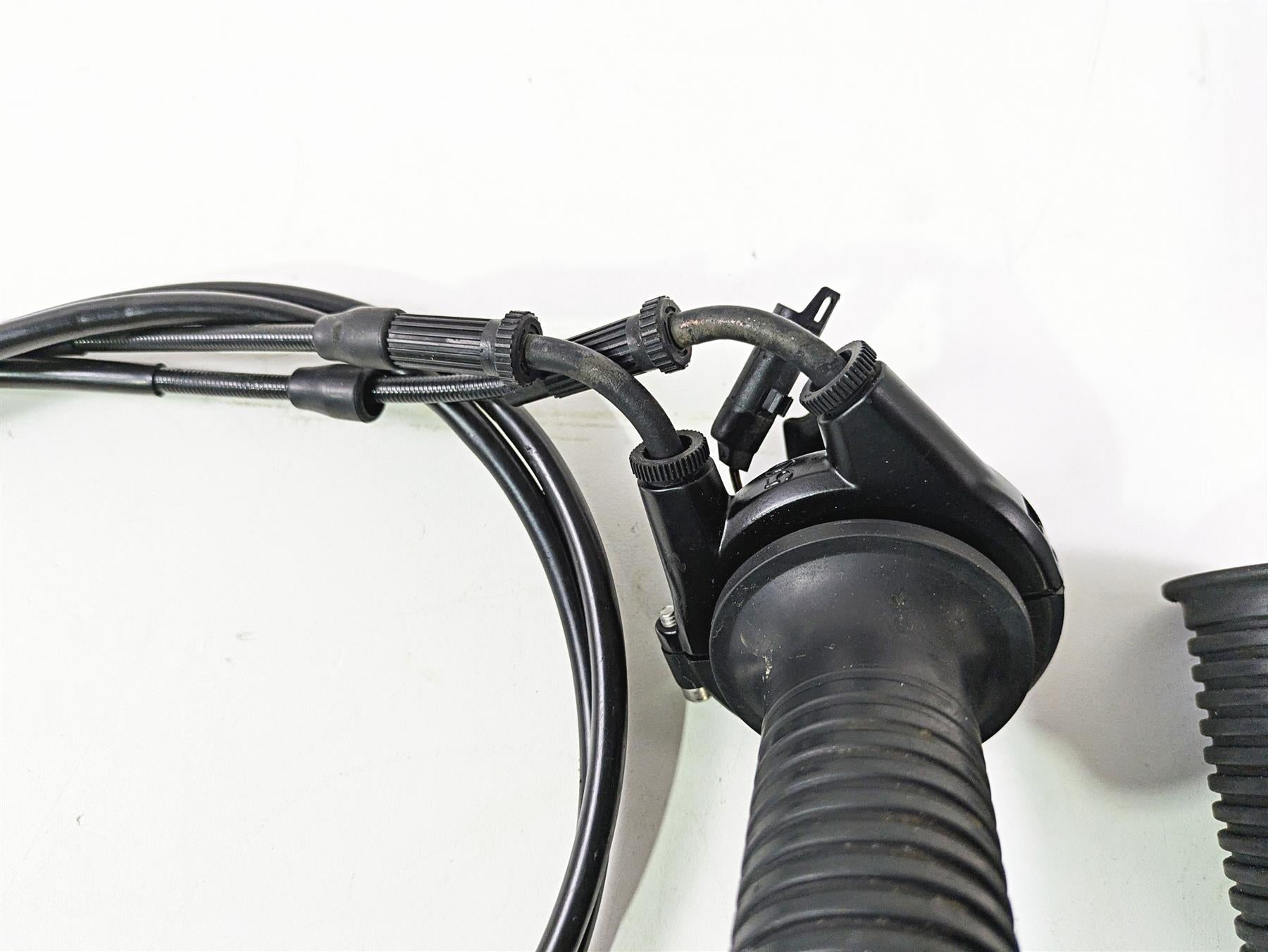 2010 BMW R1200RT K26 Heated Hand Grip Throttle Cable Set 61317713247 61317708236 {{ shop.shopifyCountryName }} - Mototech271