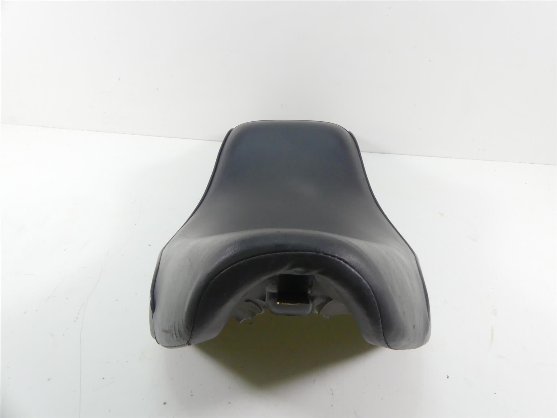 2004 Harley Softail FLSTFI Fat Boy Front Driver Rider Saddle Seat -Read 52218-00 {{ shop.shopifyCountryName }} - Mototech271