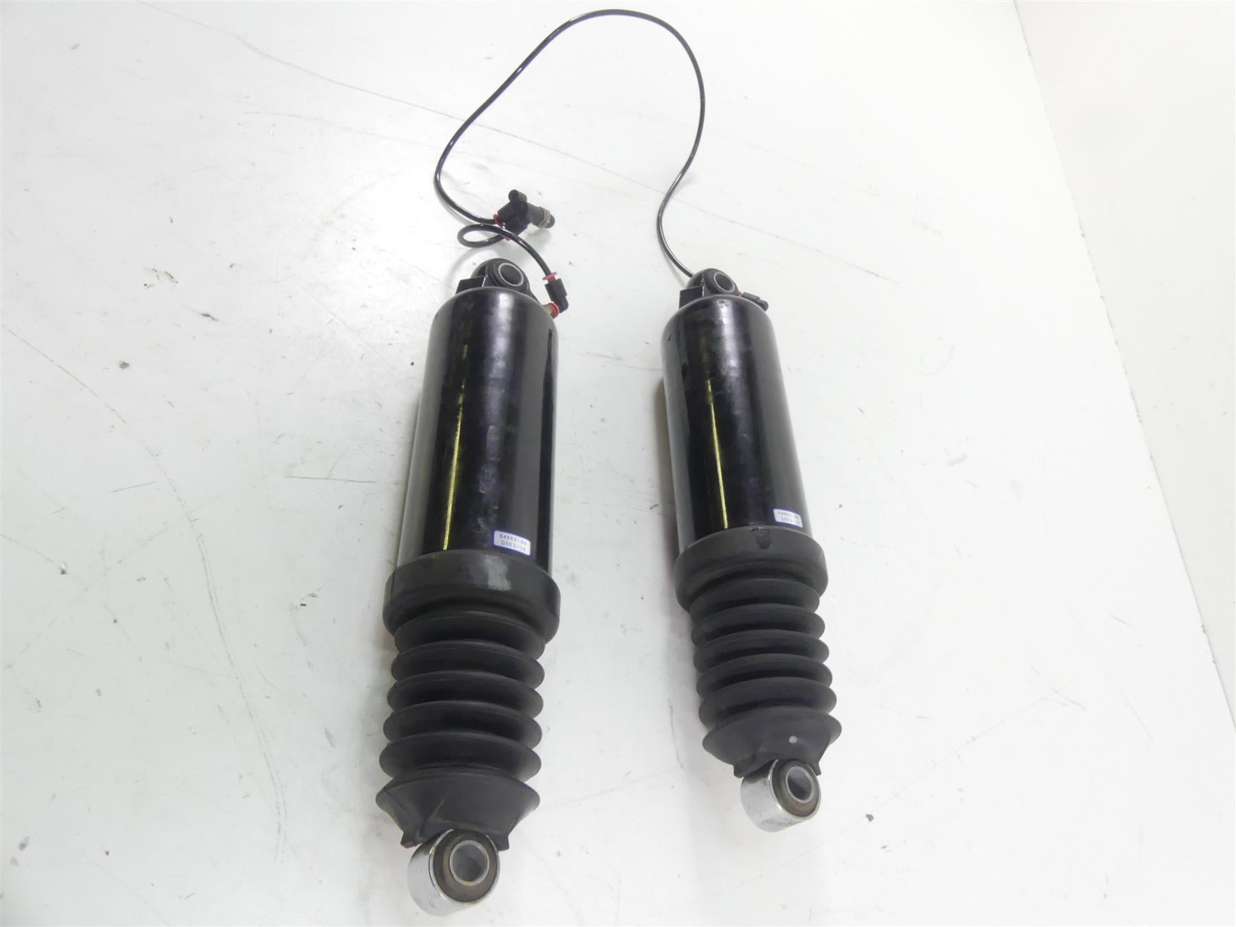 2014 Harley Touring FLHX Street Glide Rear 12" Air Ride Shock Set 54662-09 {{ shop.shopifyCountryName }} - Mototech271
