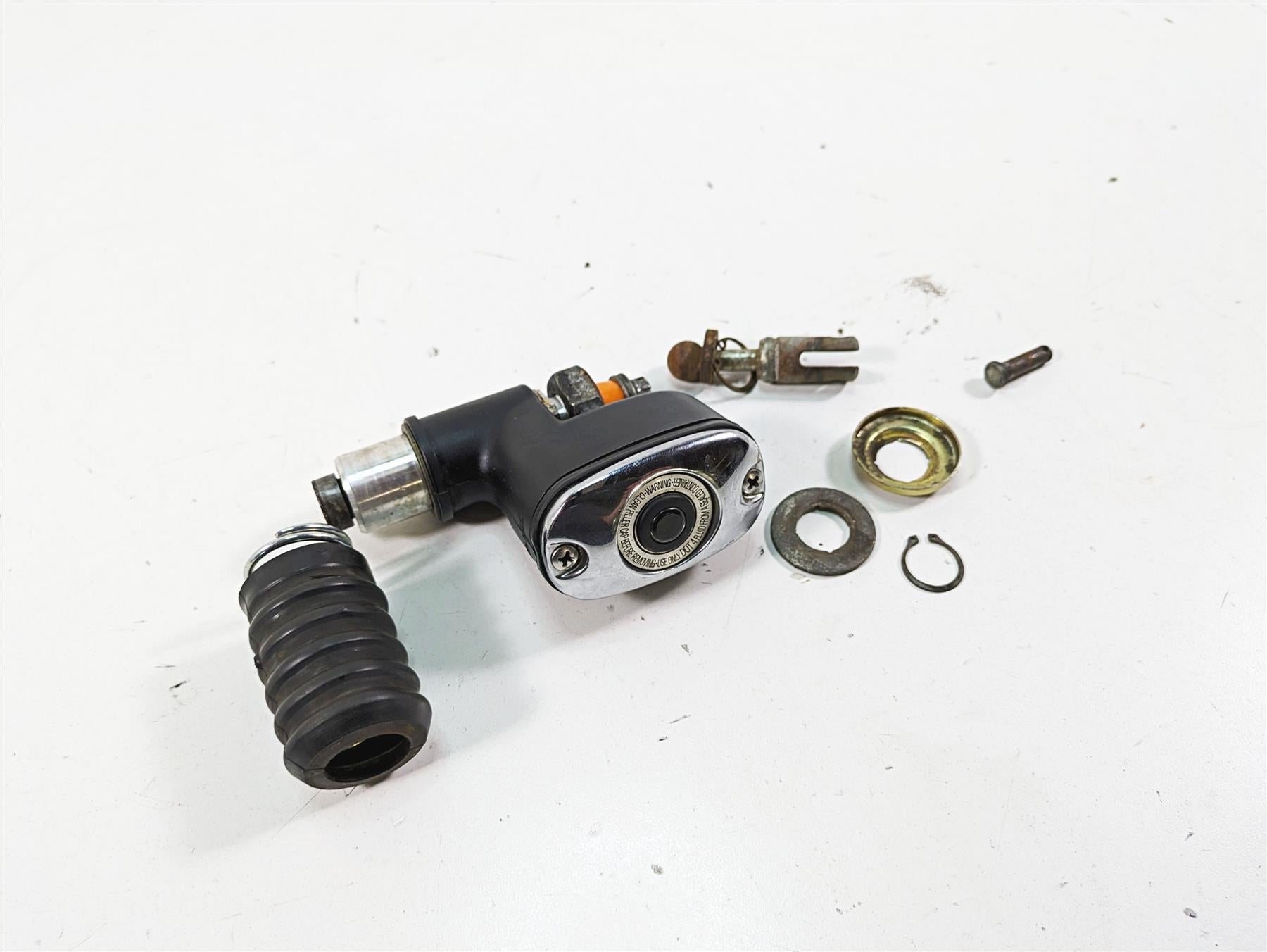 2005 Harley Touring FLHTCUI Electra Glide Rear Brake Master Cylinder 41767-05E {{ shop.shopifyCountryName }} - Mototech271