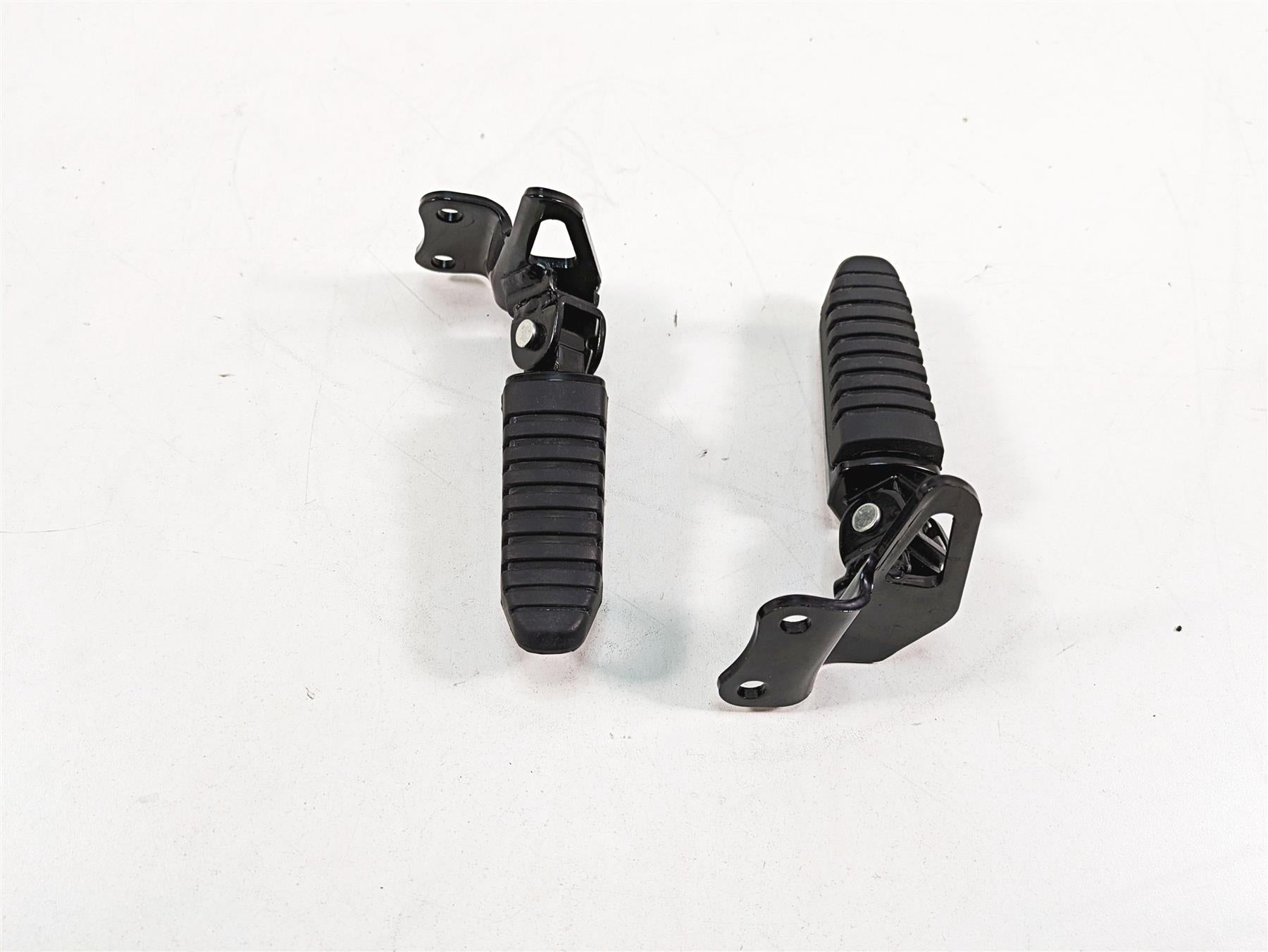 2016 Suzuki M109R VZR1800 Rear Passenger Footpeg Set 43600-48G00 43700-48G00 {{ shop.shopifyCountryName }} - Mototech271