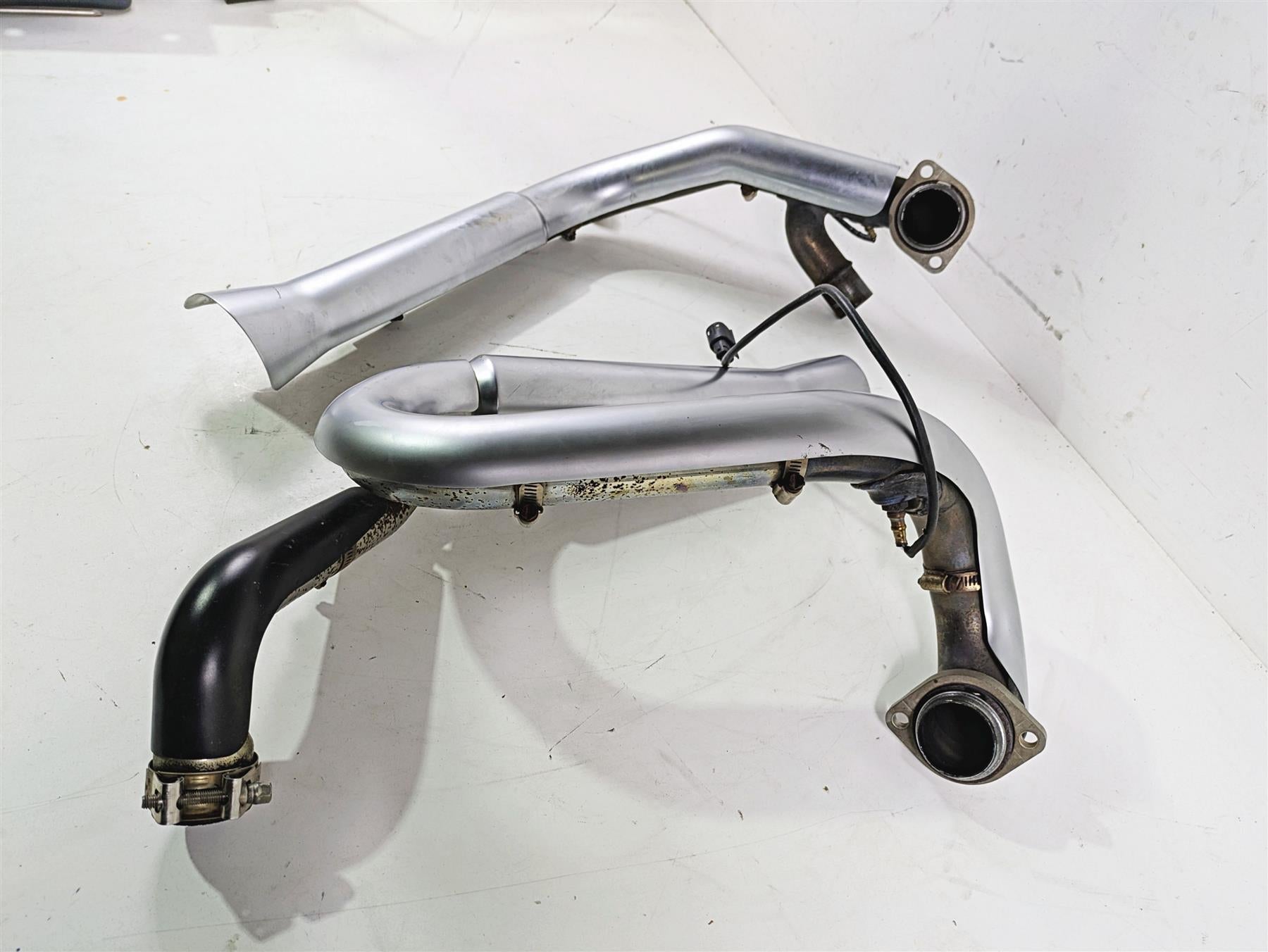 2013 Harley VRSCF Muscle Rod Stock Header Manifold Heatshield Set 65600069 {{ shop.shopifyCountryName }} - Mototech271