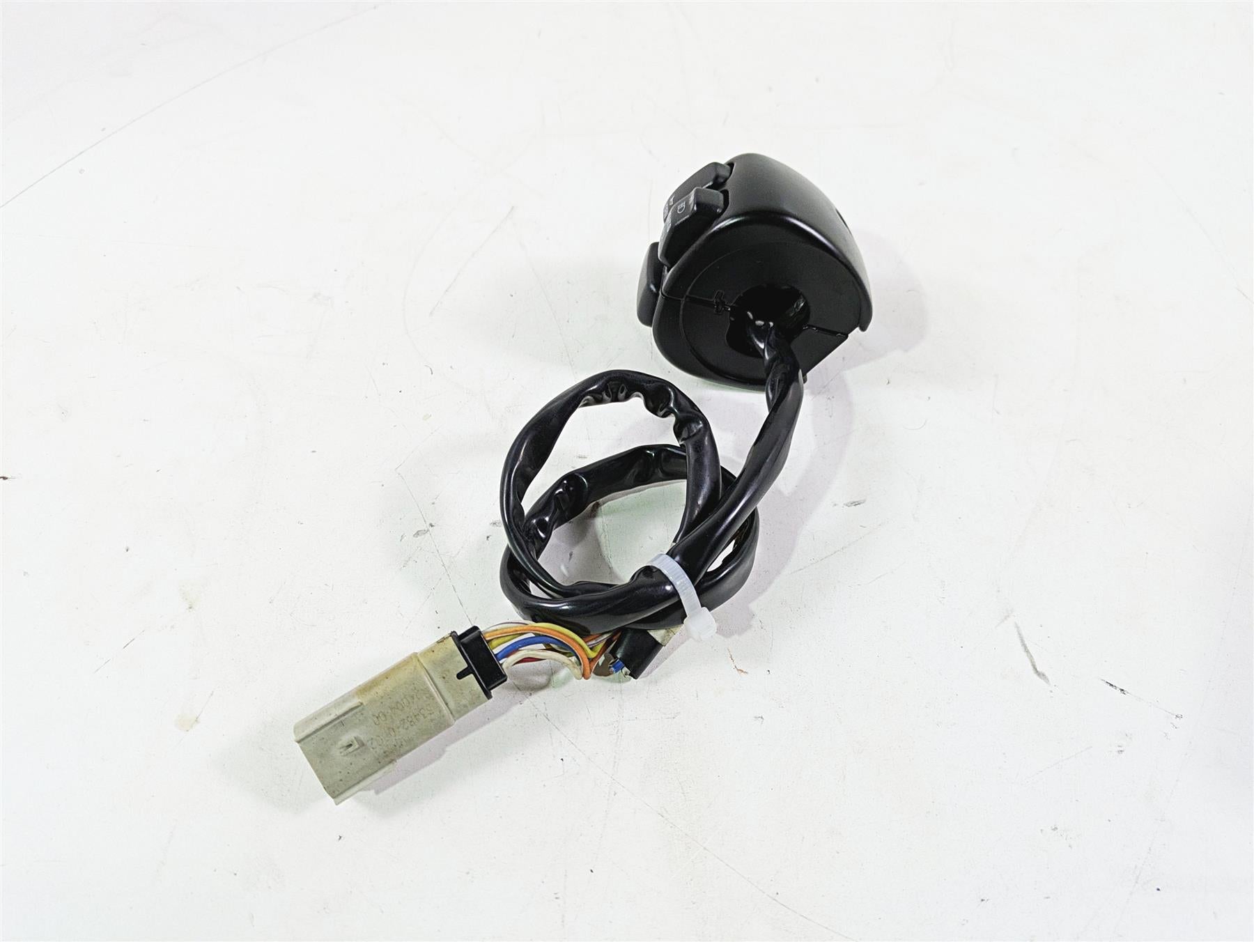 2010 Harley VRSCF Muscle Rod Left Hand Control Switch READ 71682-06A 71685-06A {{ shop.shopifyCountryName }} - Mototech271