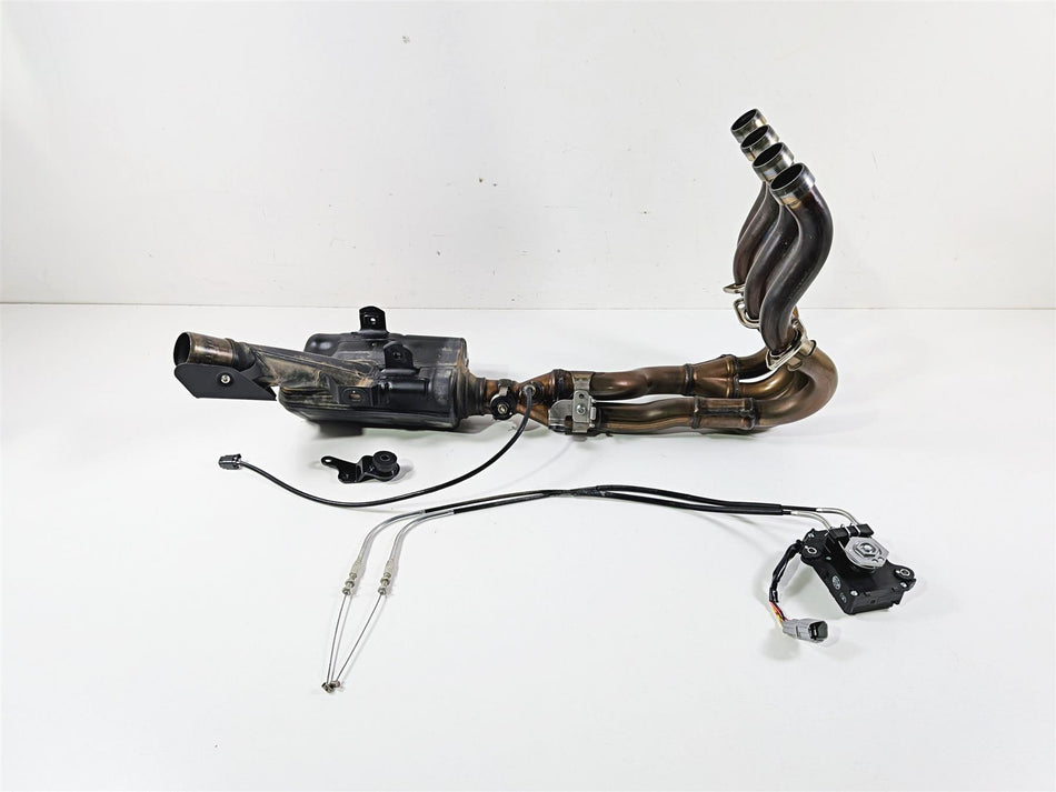 2024 Suzuki GSXR600 Exhaust Header & Servo Motor 14100-14J00 33970-47H03 {{ shop.shopifyCountryName }} - Mototech271