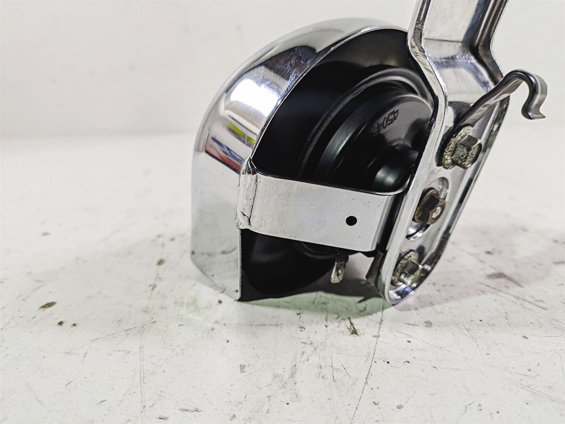 2005 Harley Softail FLSTFSE CVO Fat Boy Horn & Cover 61300478A 69060-90H {{ shop.shopifyCountryName }} - Mototech271