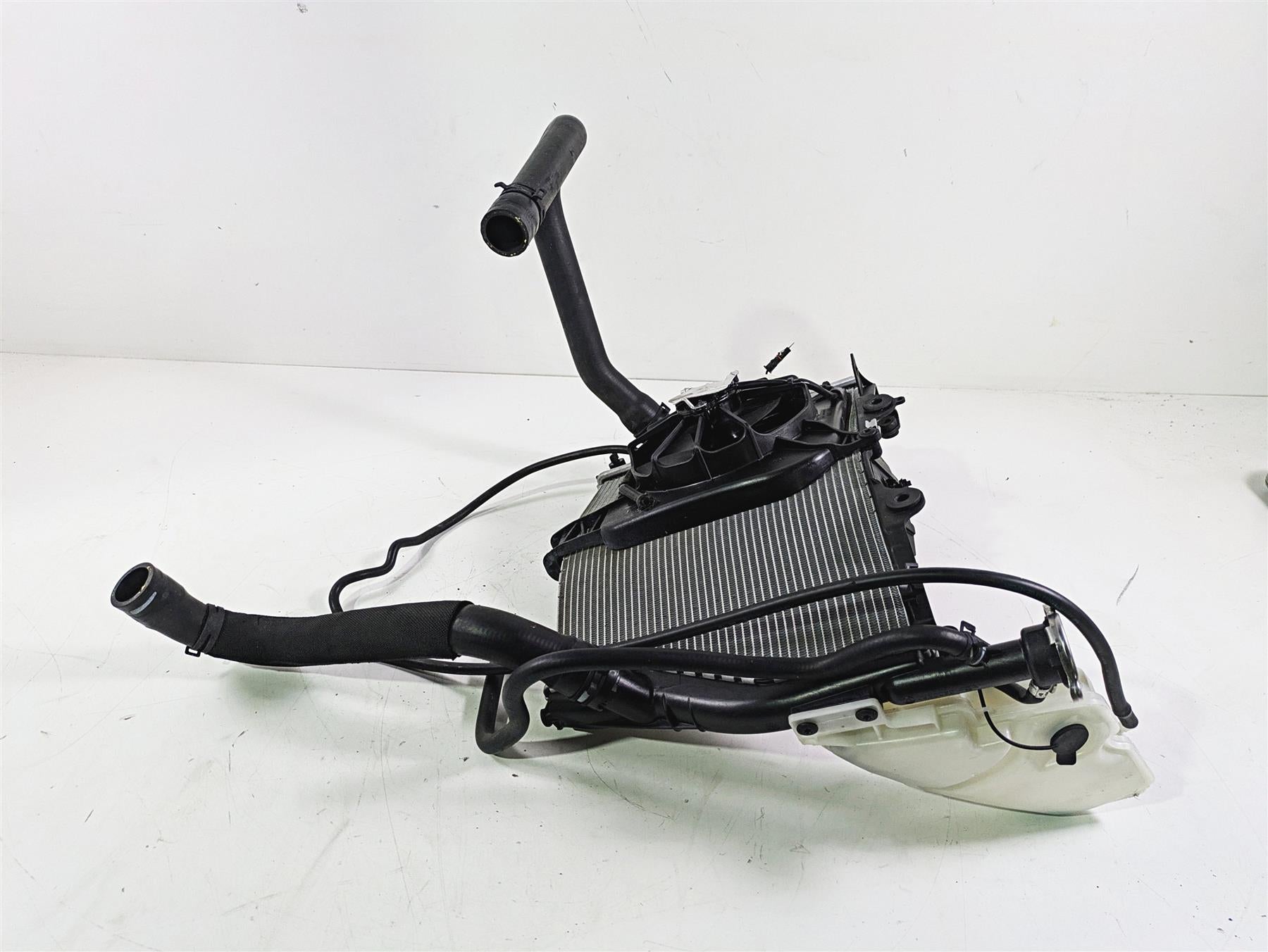 2016 BMW S1000RR K46 Radiator Fans Reservoir And Hoses 17118546822 {{ shop.shopifyCountryName }} - Mototech271